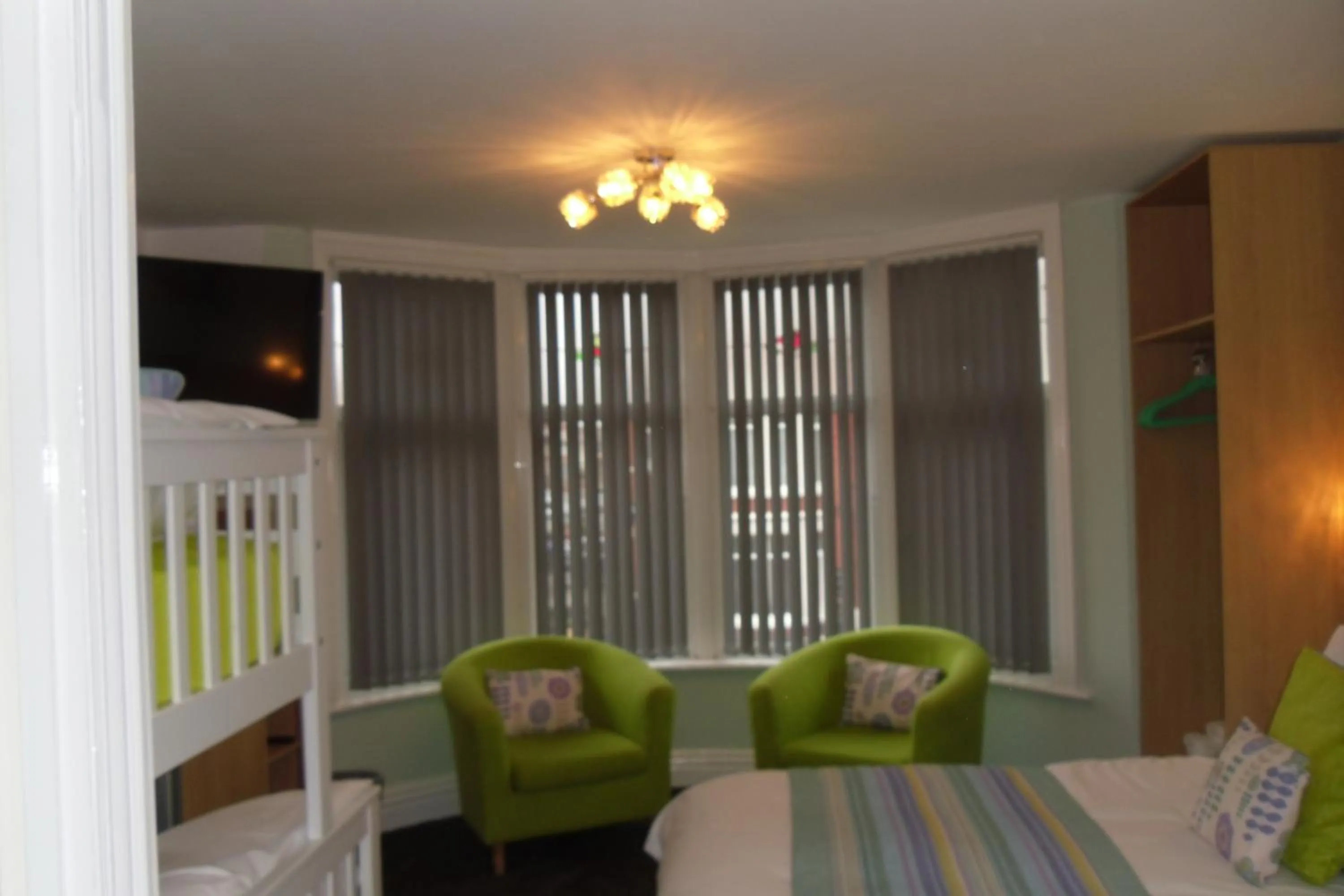 Seating area, Bed in The Beaucliffe Hotel