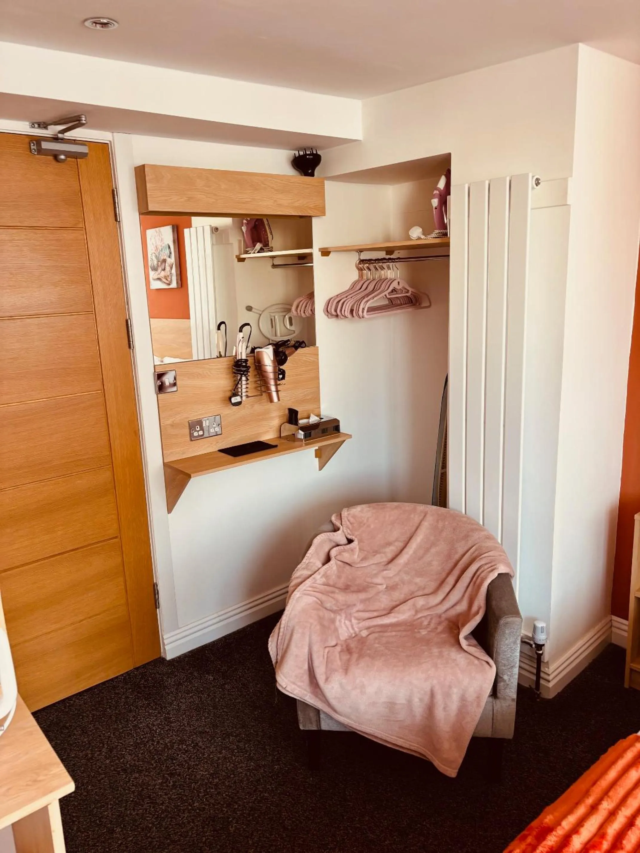 hair dryier, Bed in The Beaucliffe Hotel