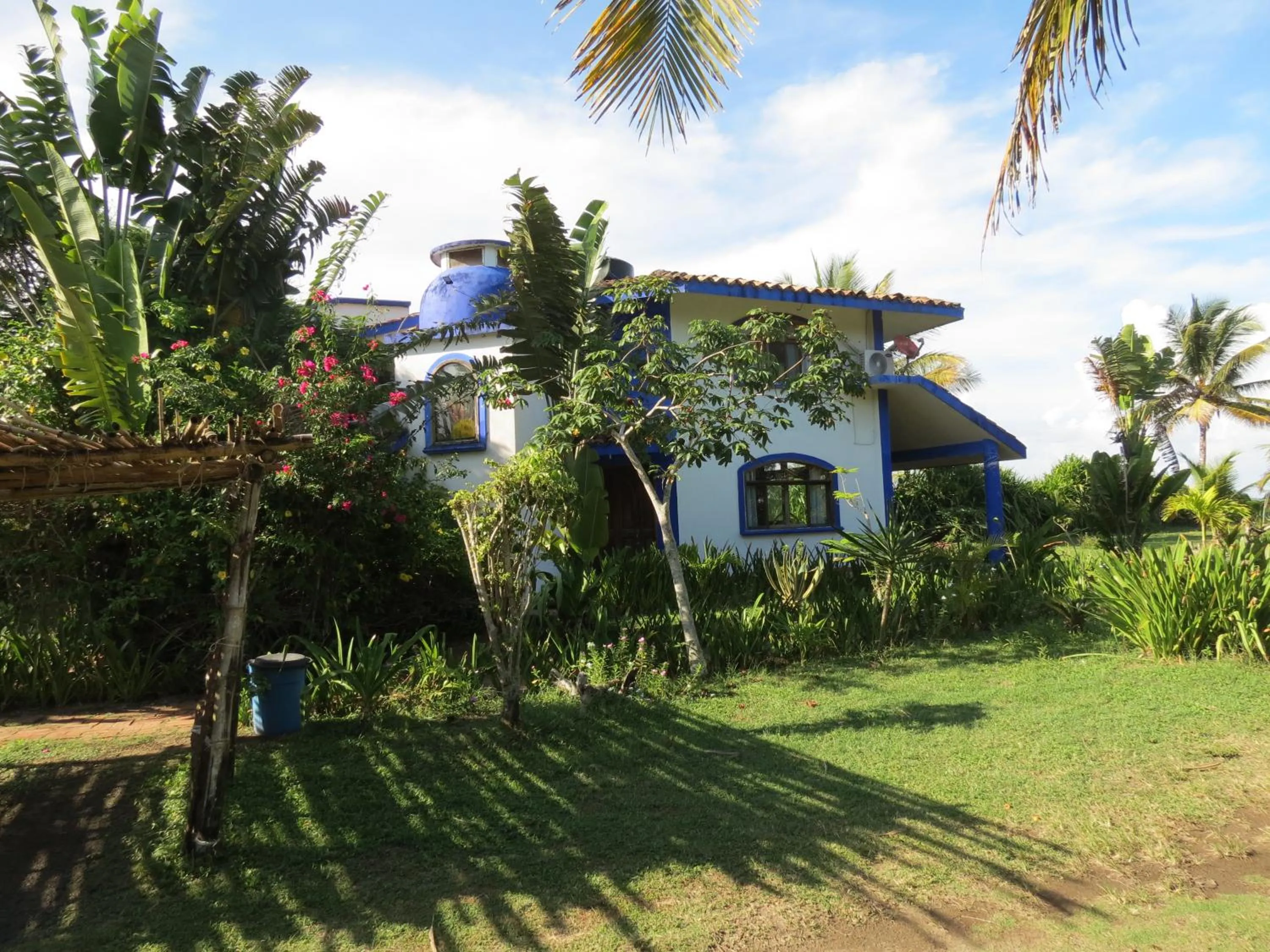 Property building in Eco Coco Loco by Rotamundos