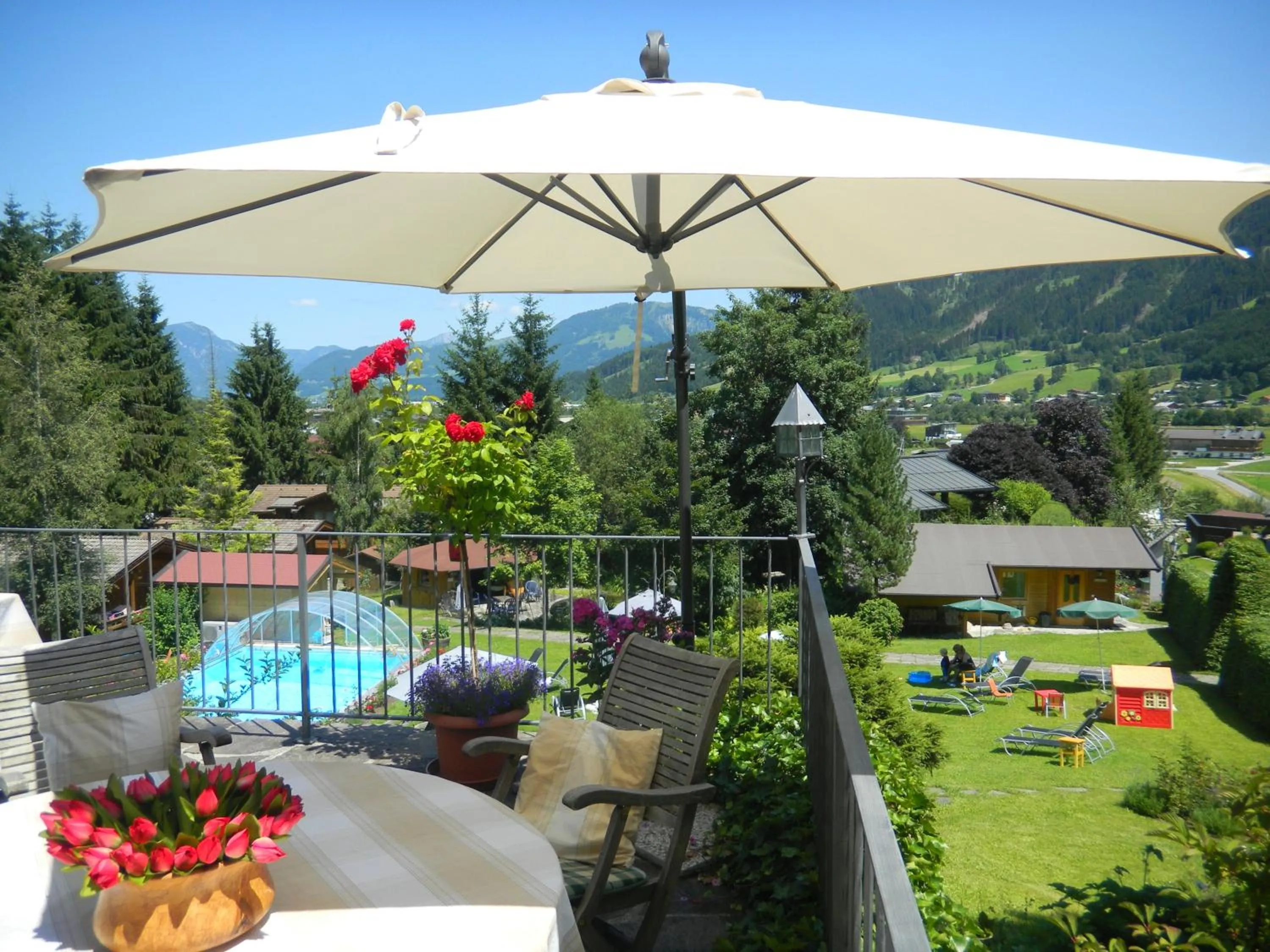 Garden in Gartenhotel Rosenhof bei Kitzbühel