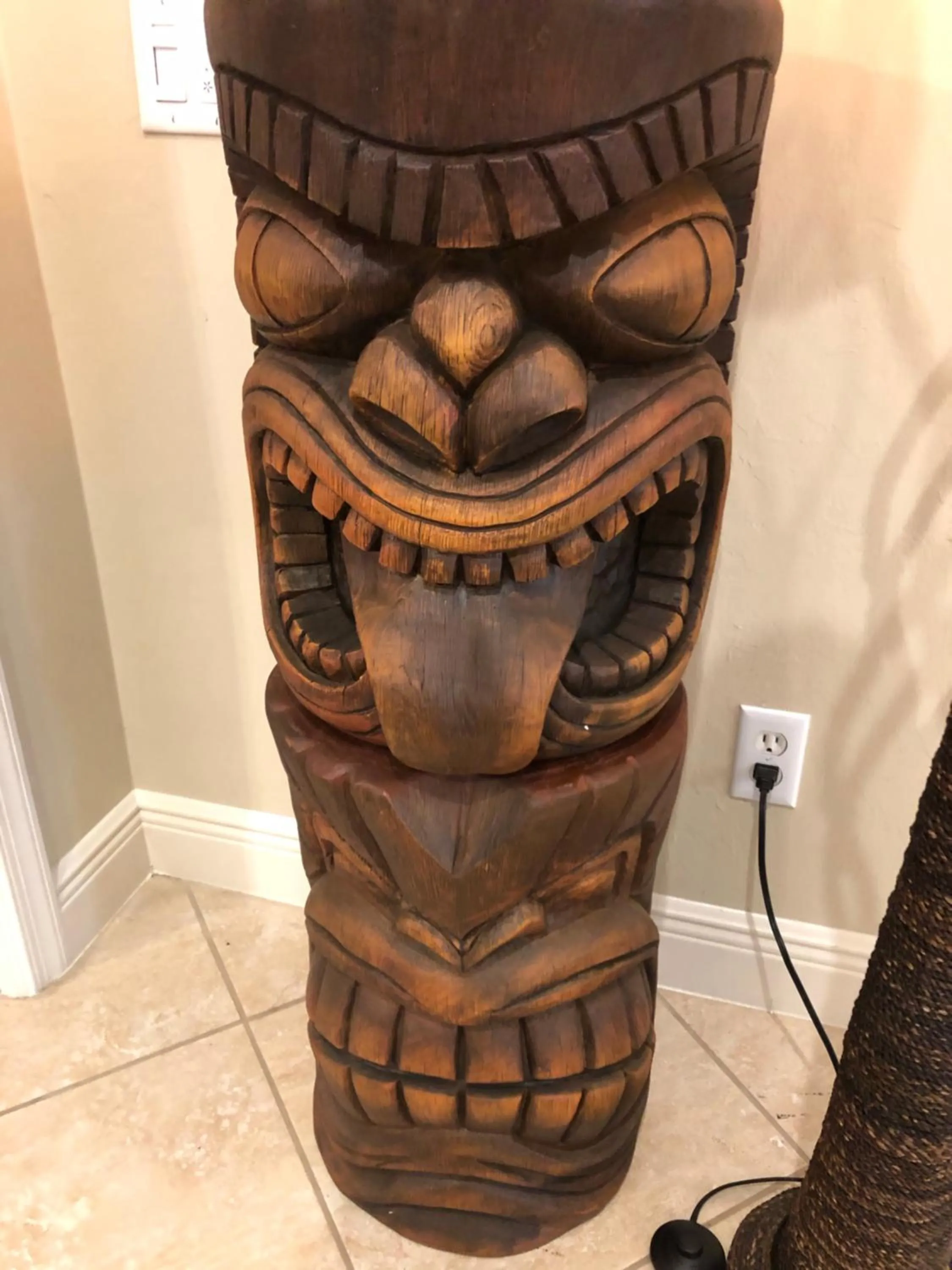 Decorative detail in Tiki Paradise House & pool - 10 min to Beach!