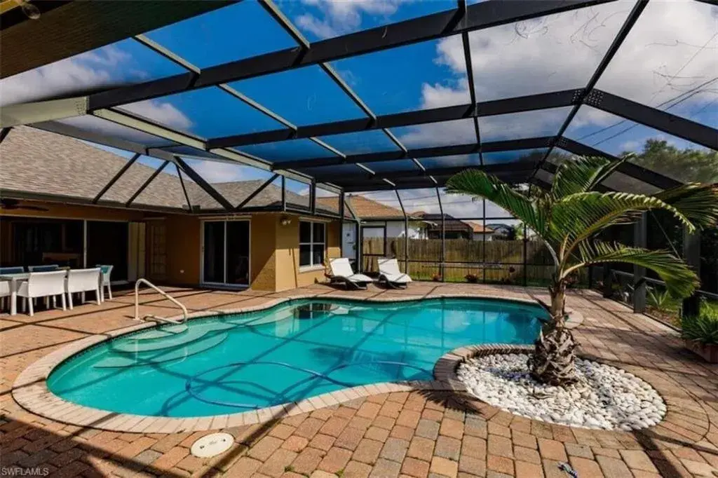 Tiki Paradise House & pool - 10 min to Beach! Tiki Paradise House & pool - 10 min to Beach!
