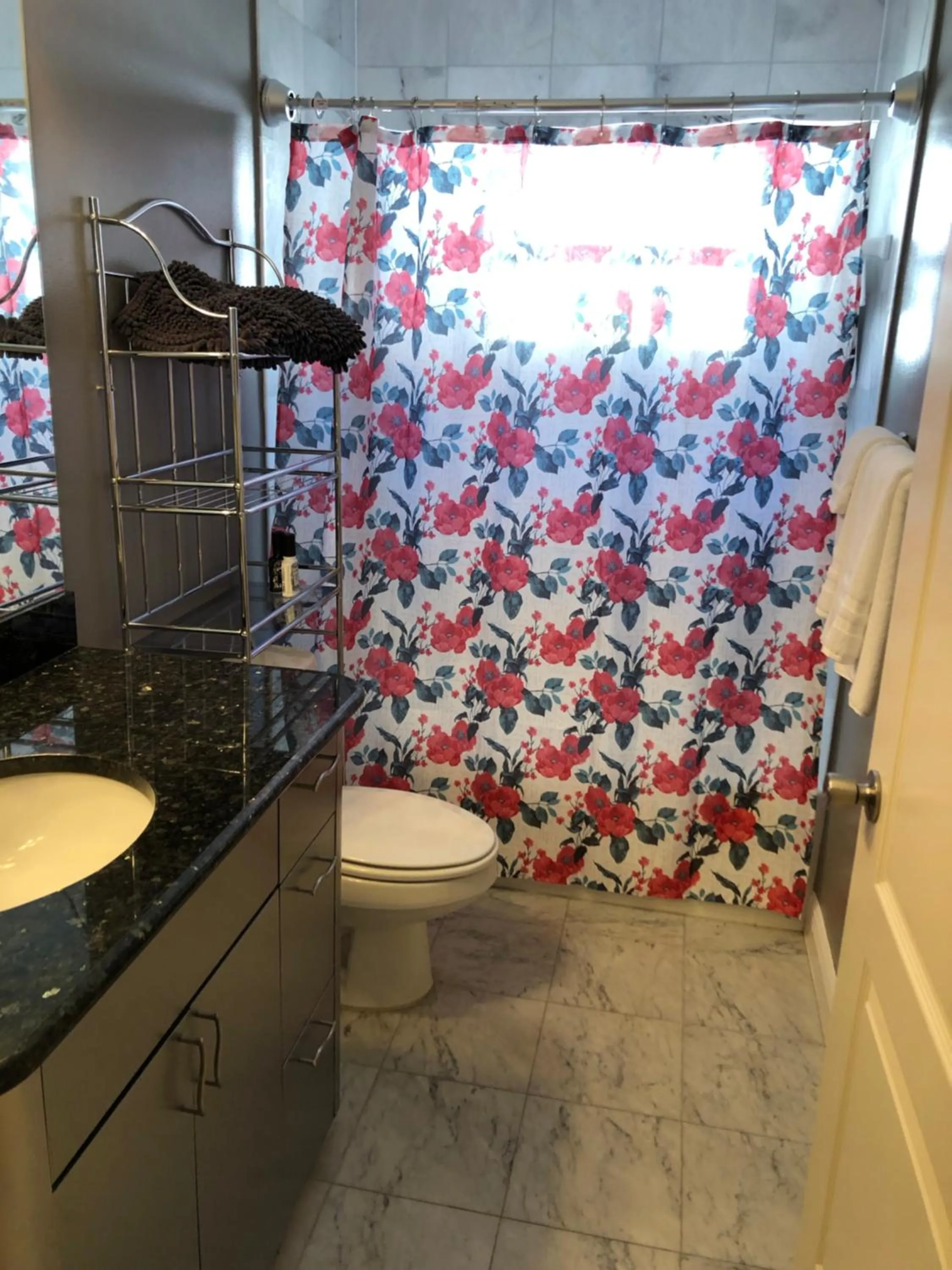 Bathroom in Tiki Paradise House & pool - 10 min to Beach!