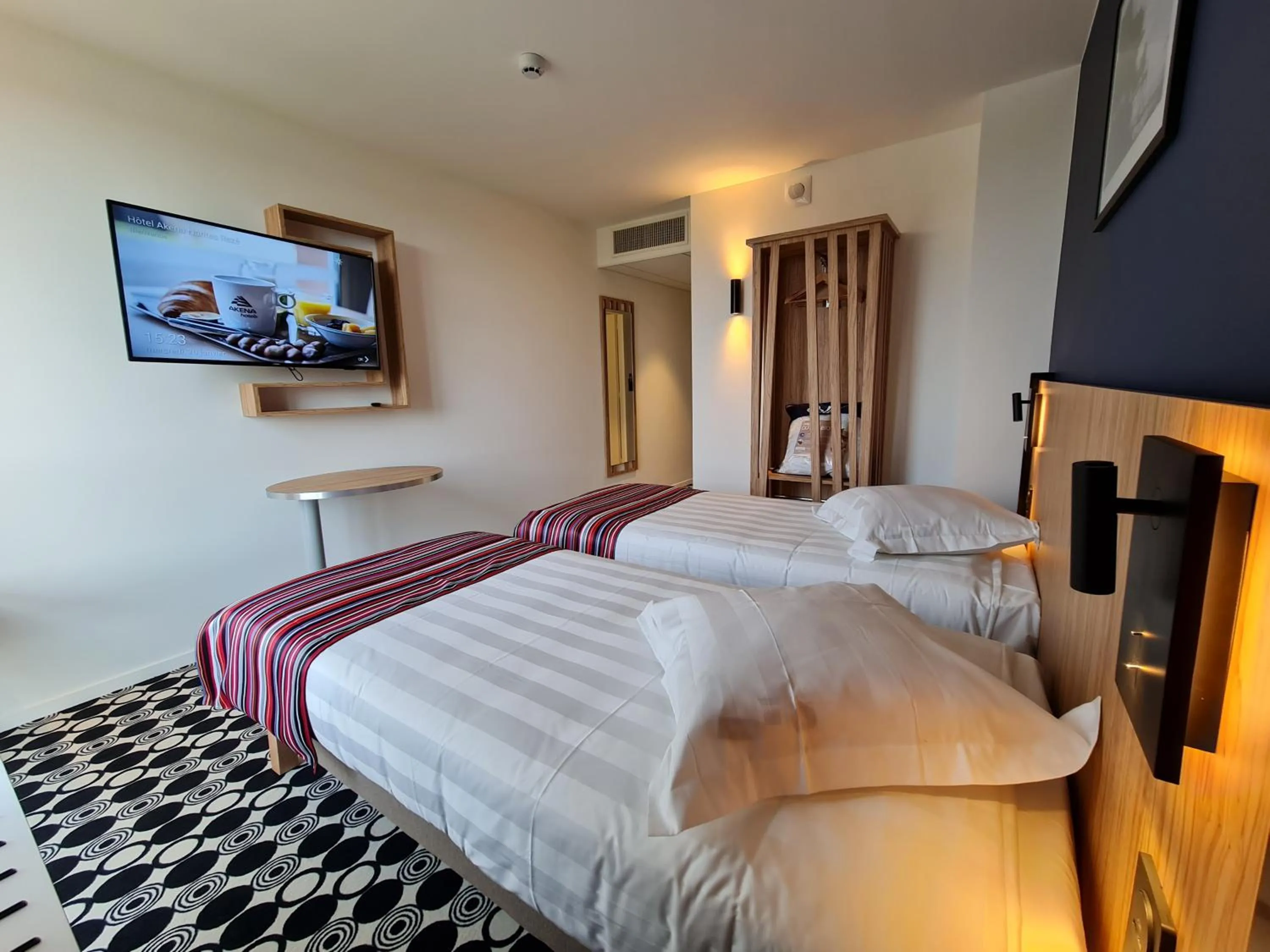 Photo of the whole room, Bed in Akena Nantes Rezé Aéroport