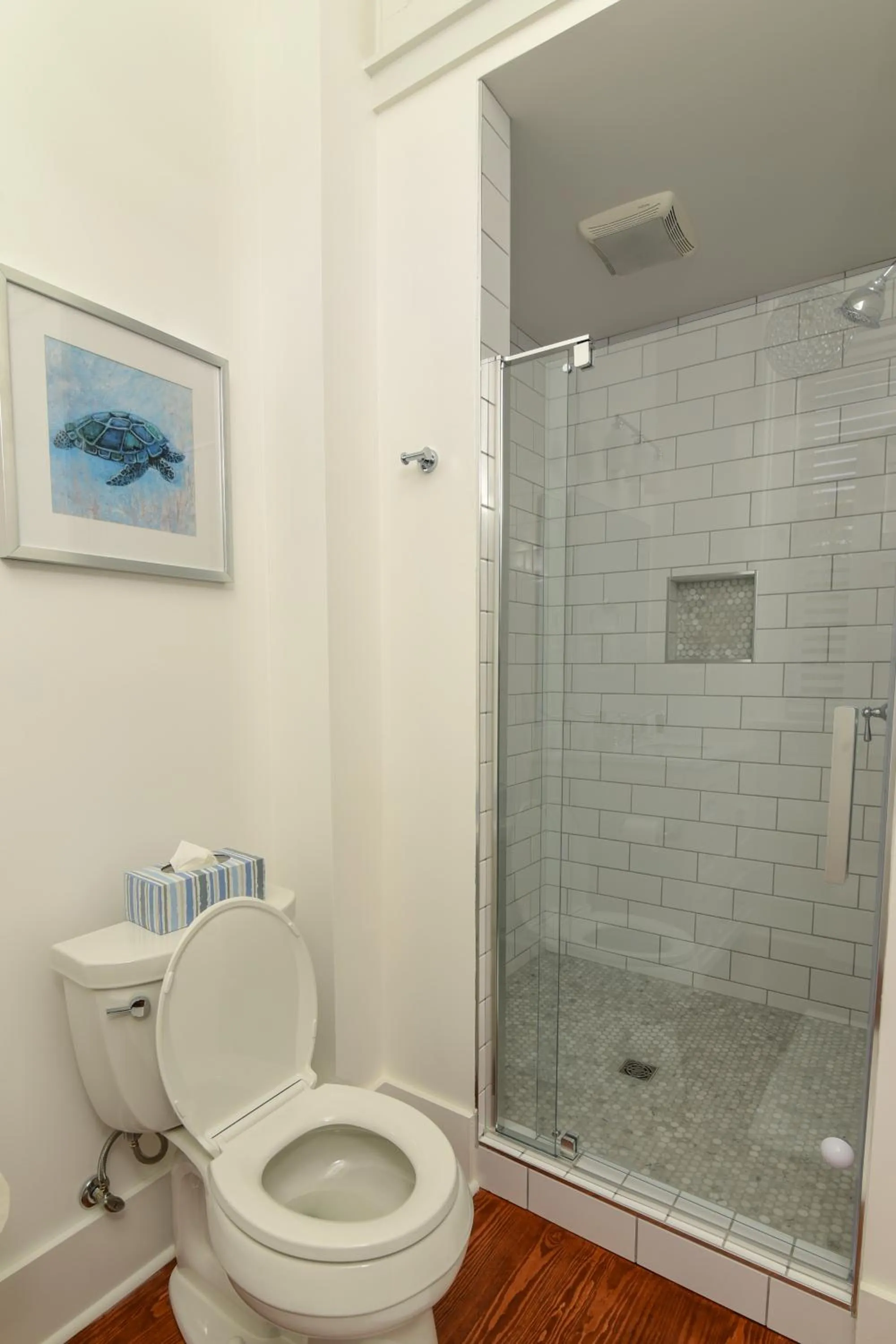 Shower in 607 Bay Inn Downtown Beaufort