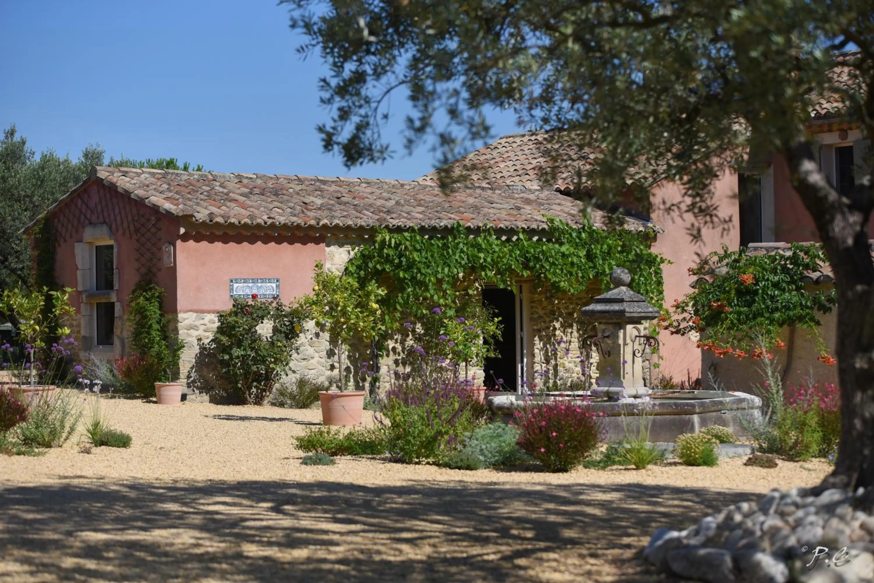 Property building in Le Mas Carré Séguret