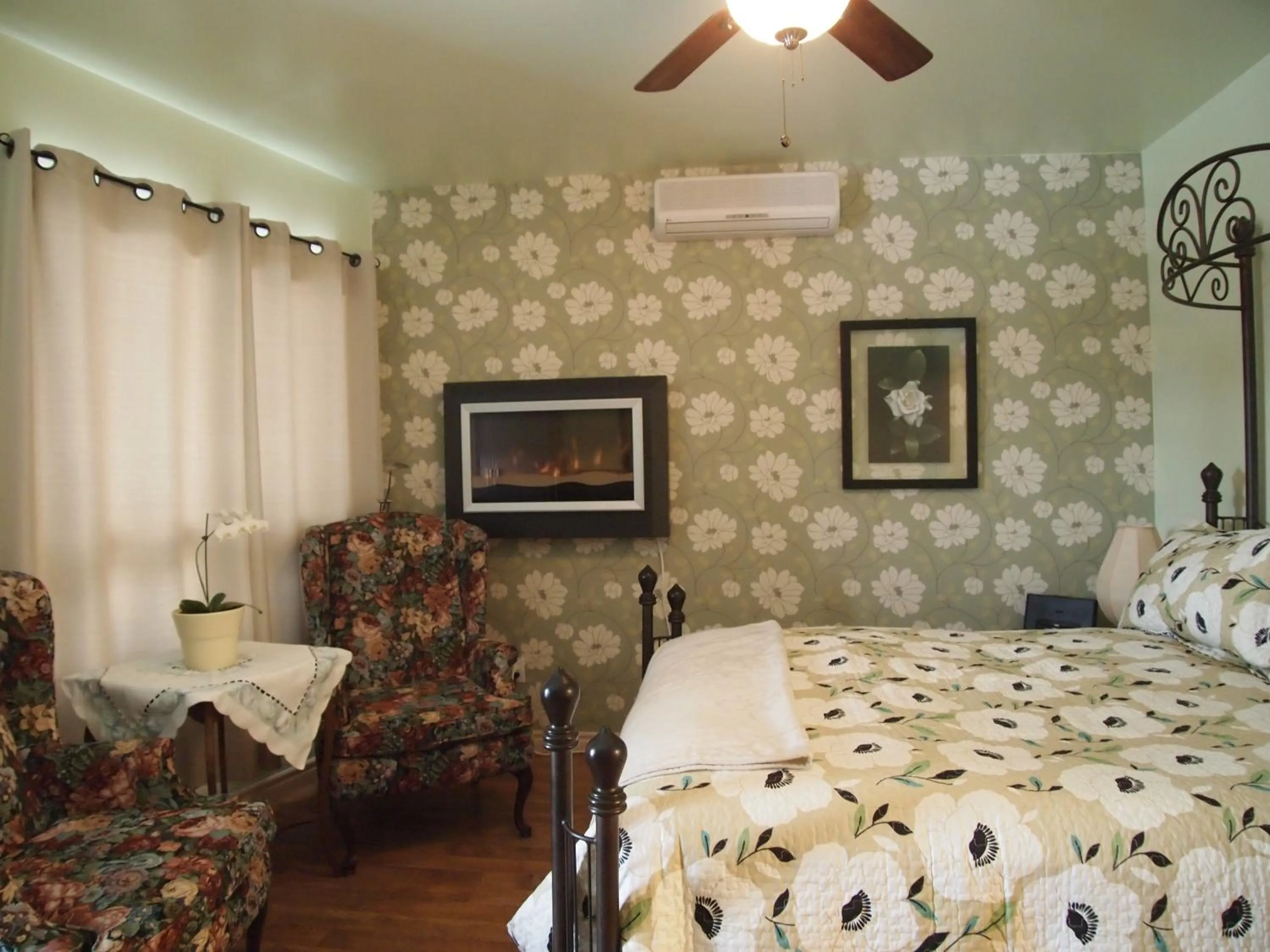 Bed in Our Valley View Bed & Breakfast