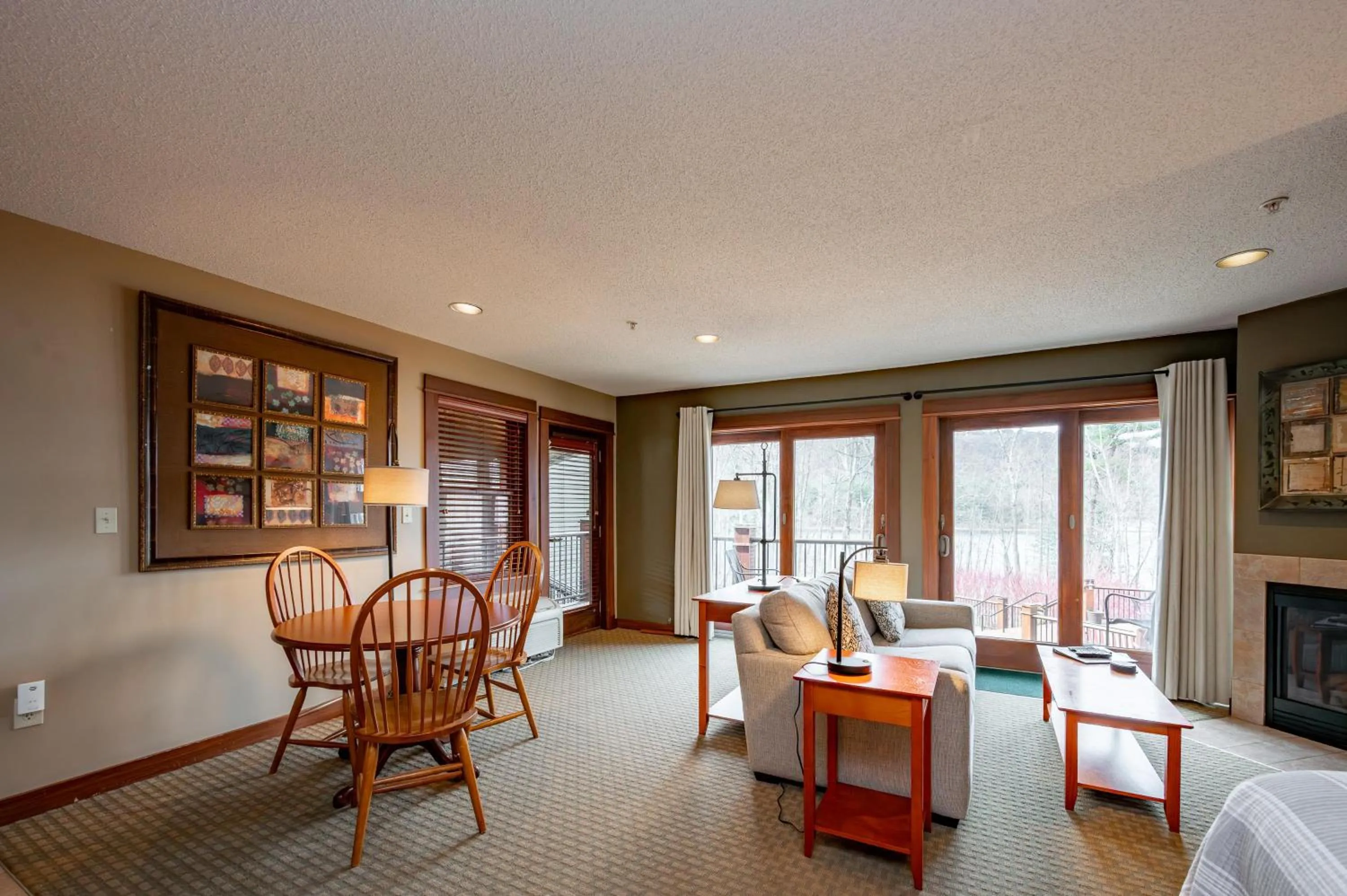 A125 Studio Lake View