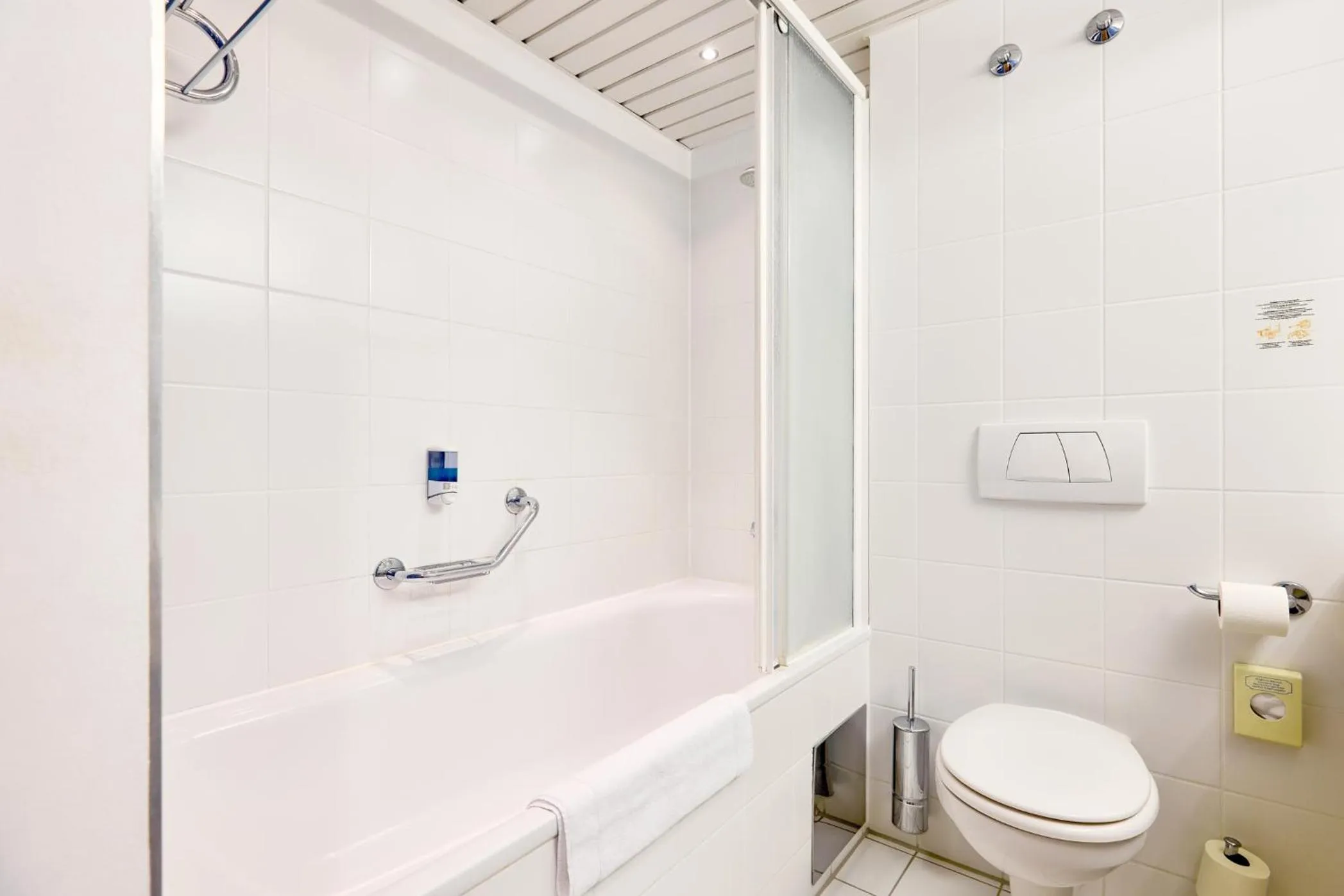 Bathroom in Hotel Strudlhof Vienna