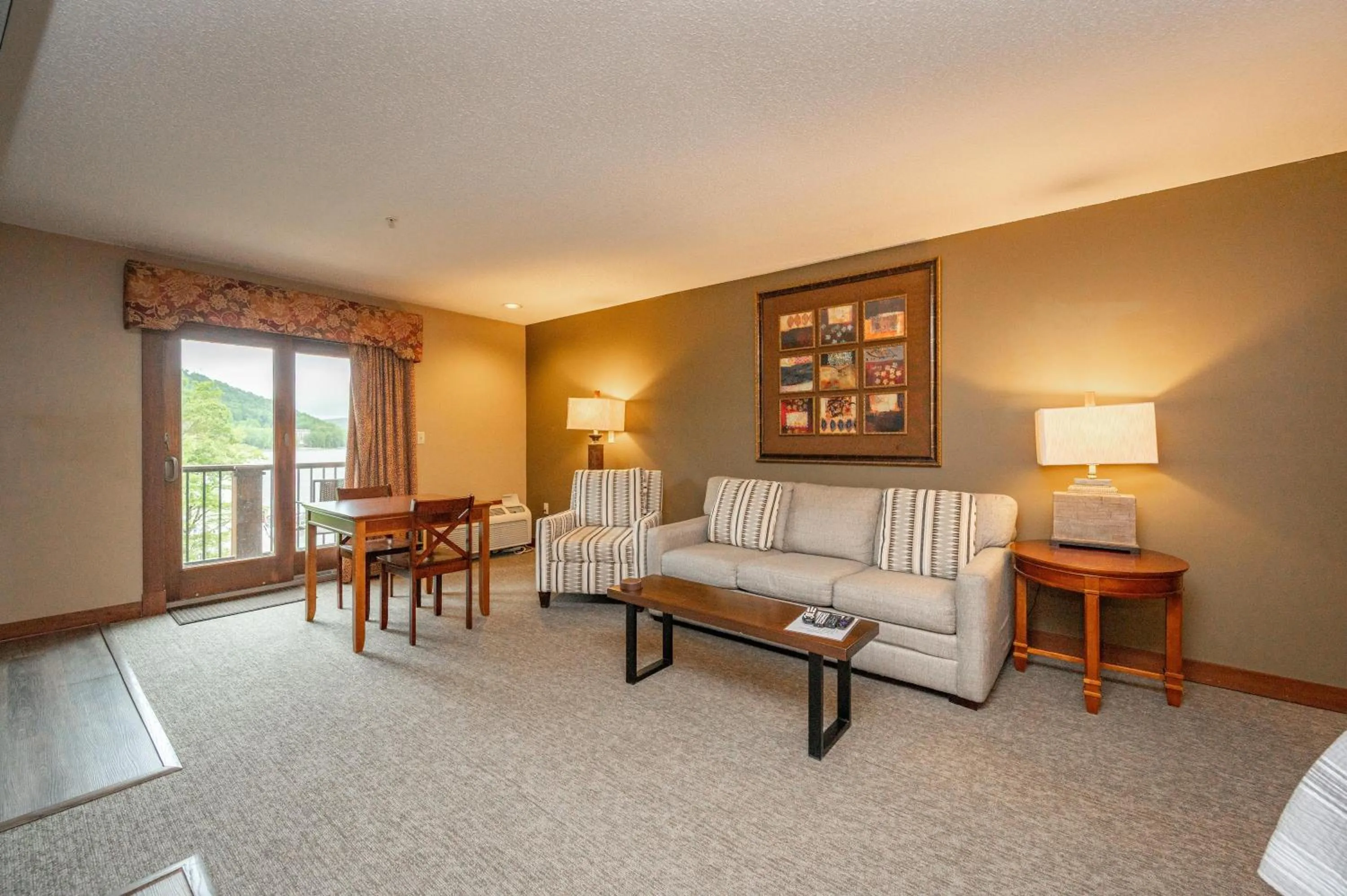 A209 Studio Lake View