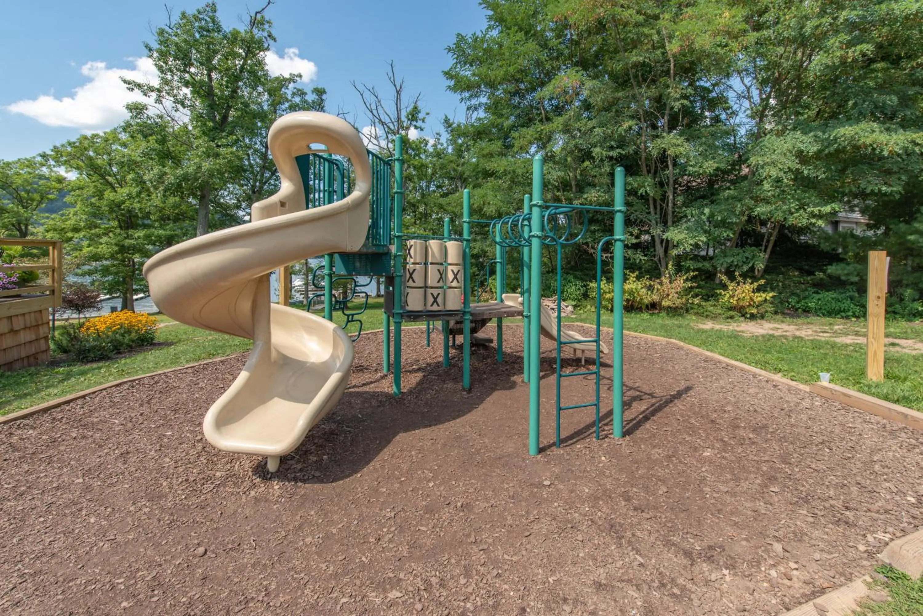 A209 Studio Lake View