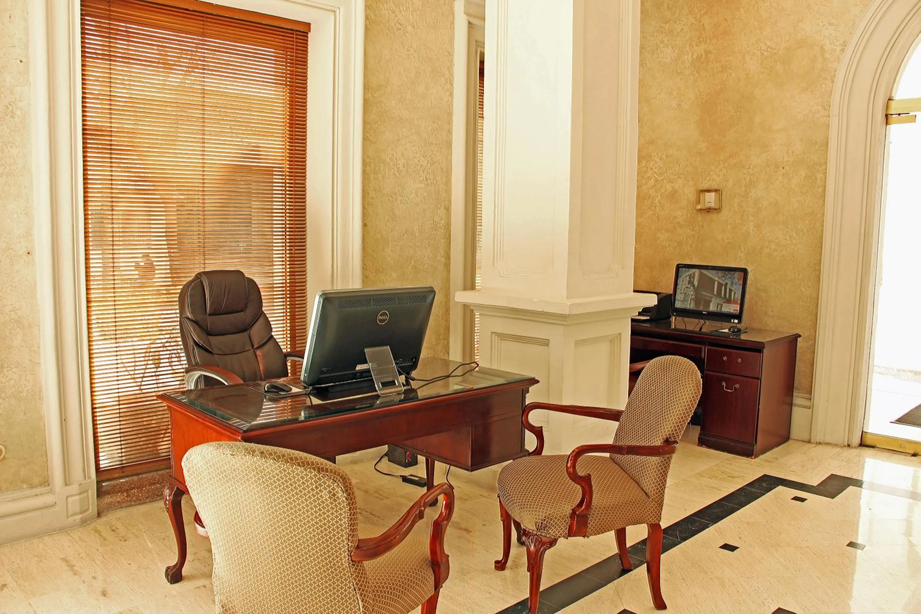 Area and facilities in Plaza de Oro