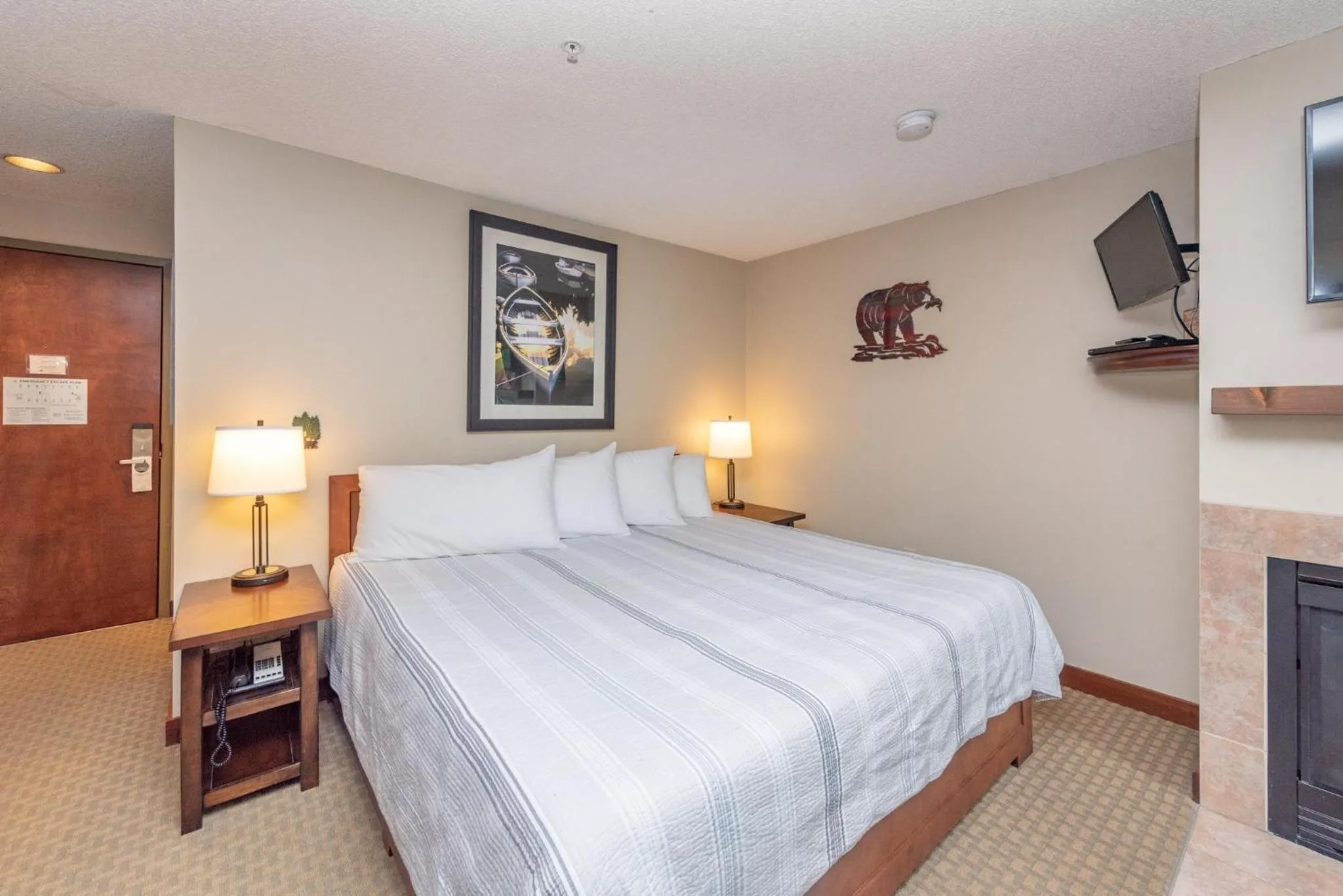 A213 Studio Lake View