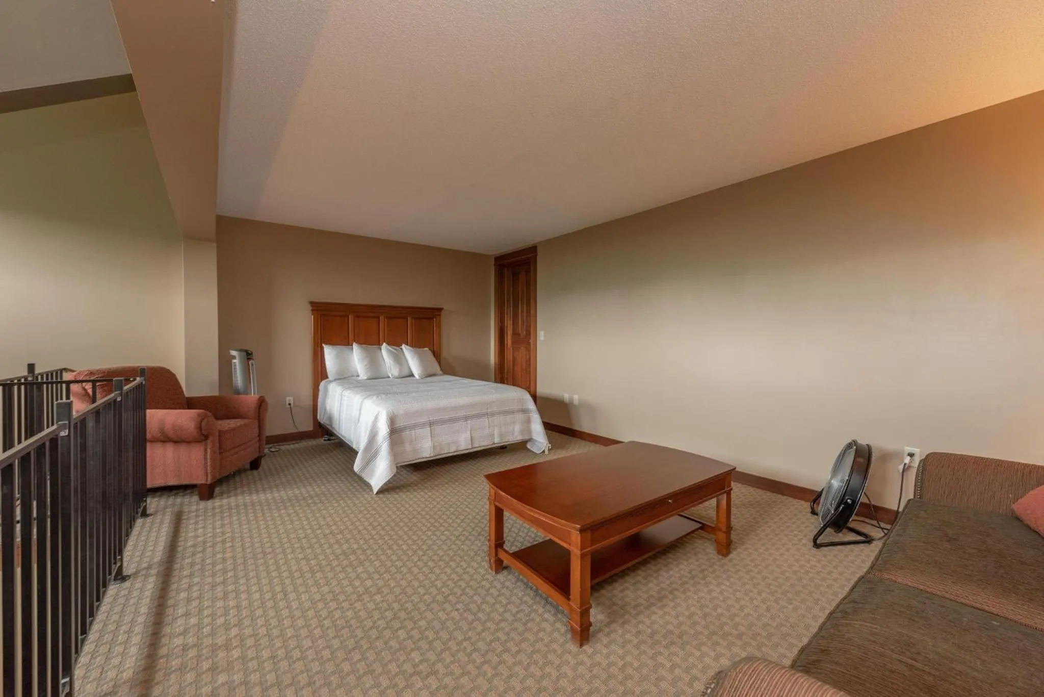 Bed in A305 Studio & Loft Lake View