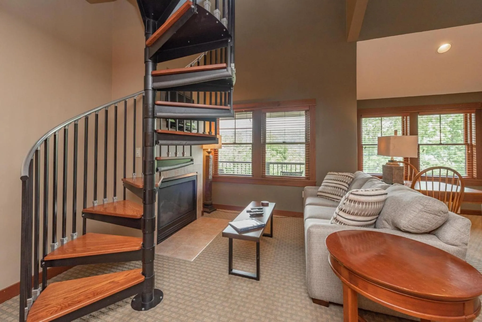 A305 Studio & Loft Lake View