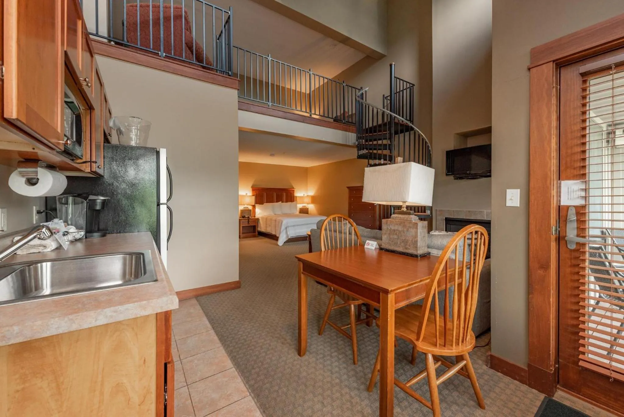 A305 Studio & Loft Lake View