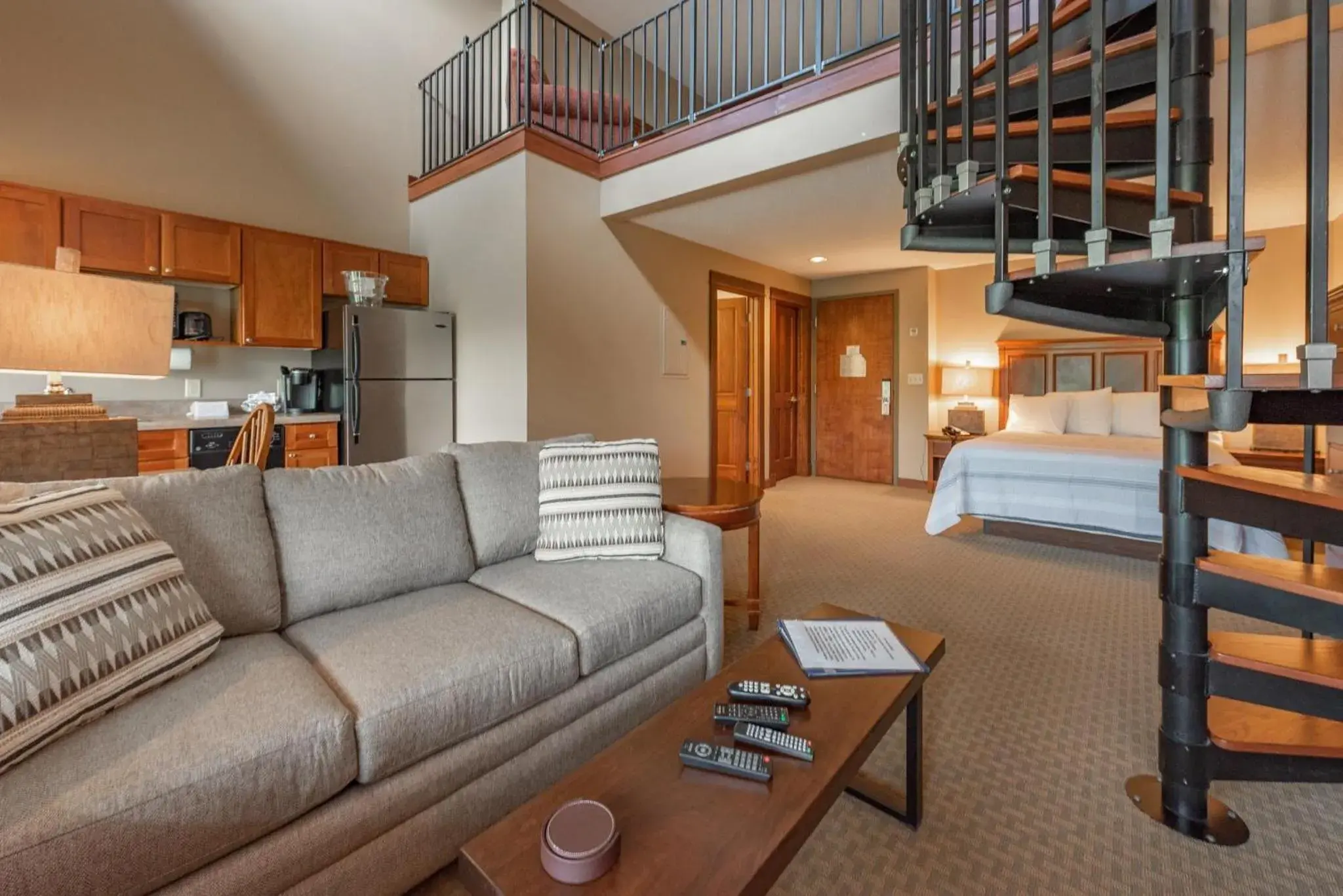 A305 Studio & Loft Lake View A305 Studio & Loft Lake View