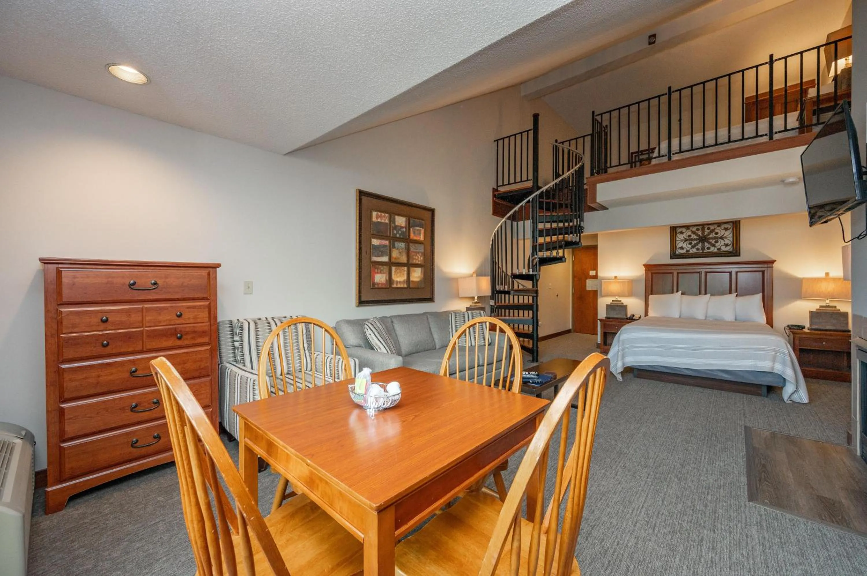 Bed in A309 Studio & Loft Lake View