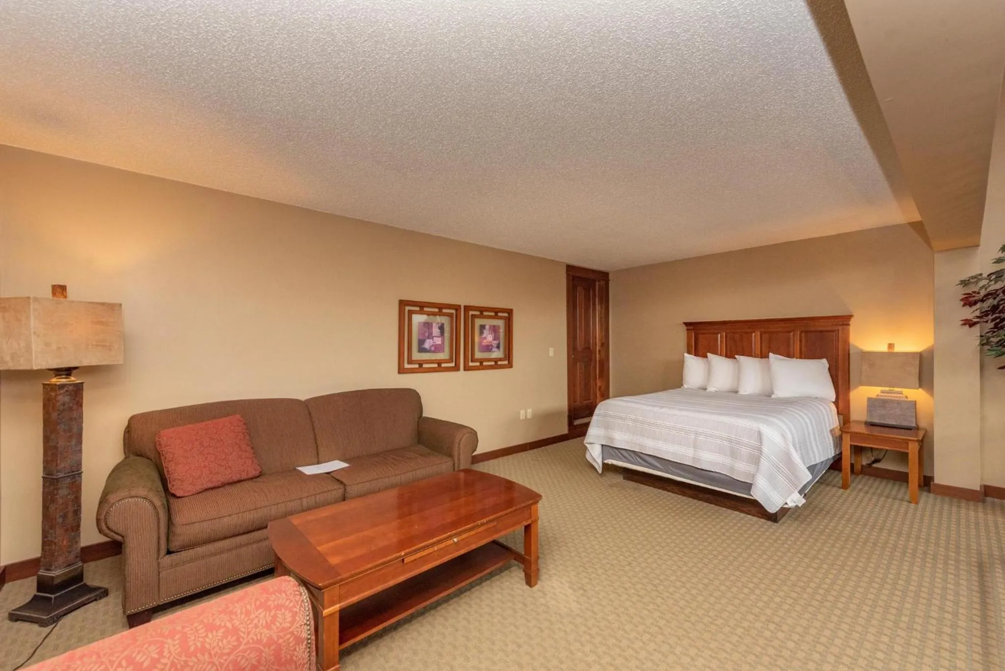 Bed in A315 Studio & Loft Lake View