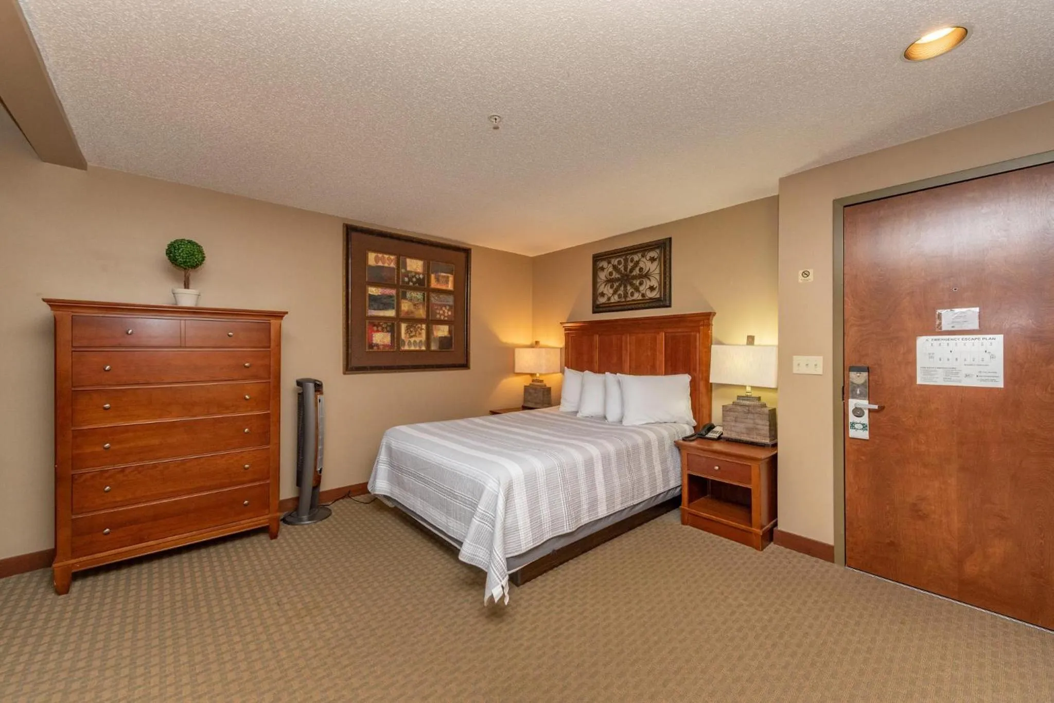 Bed in A315 Studio & Loft Lake View