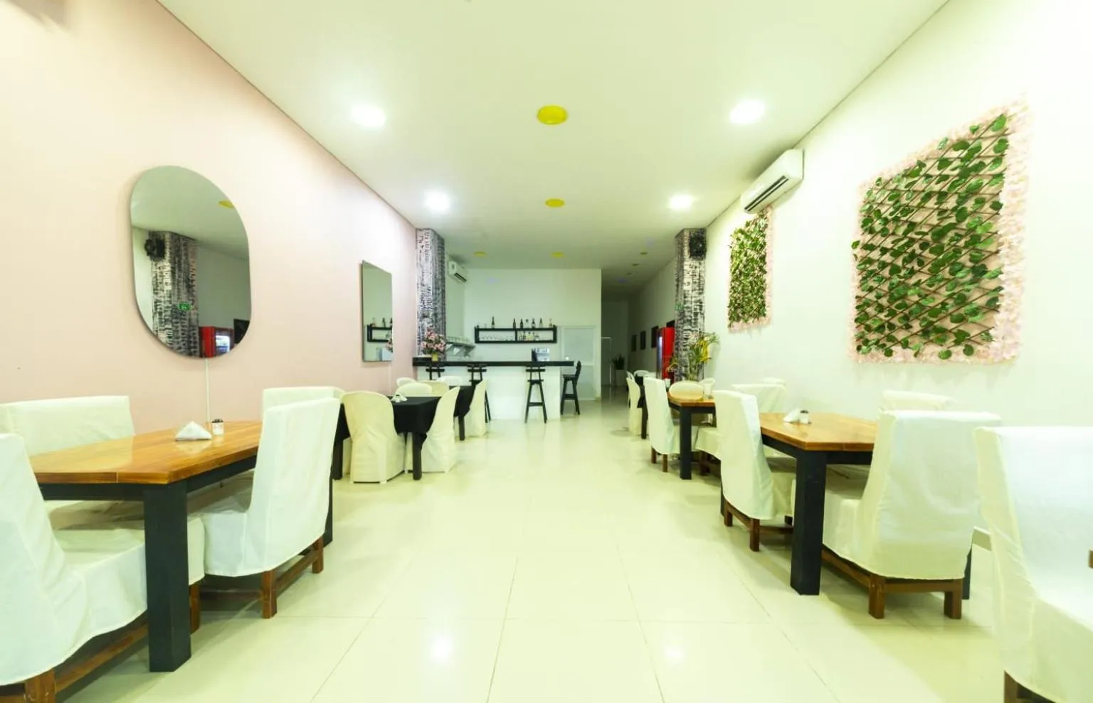 Restaurant/places to eat in Playa Norte Hotel