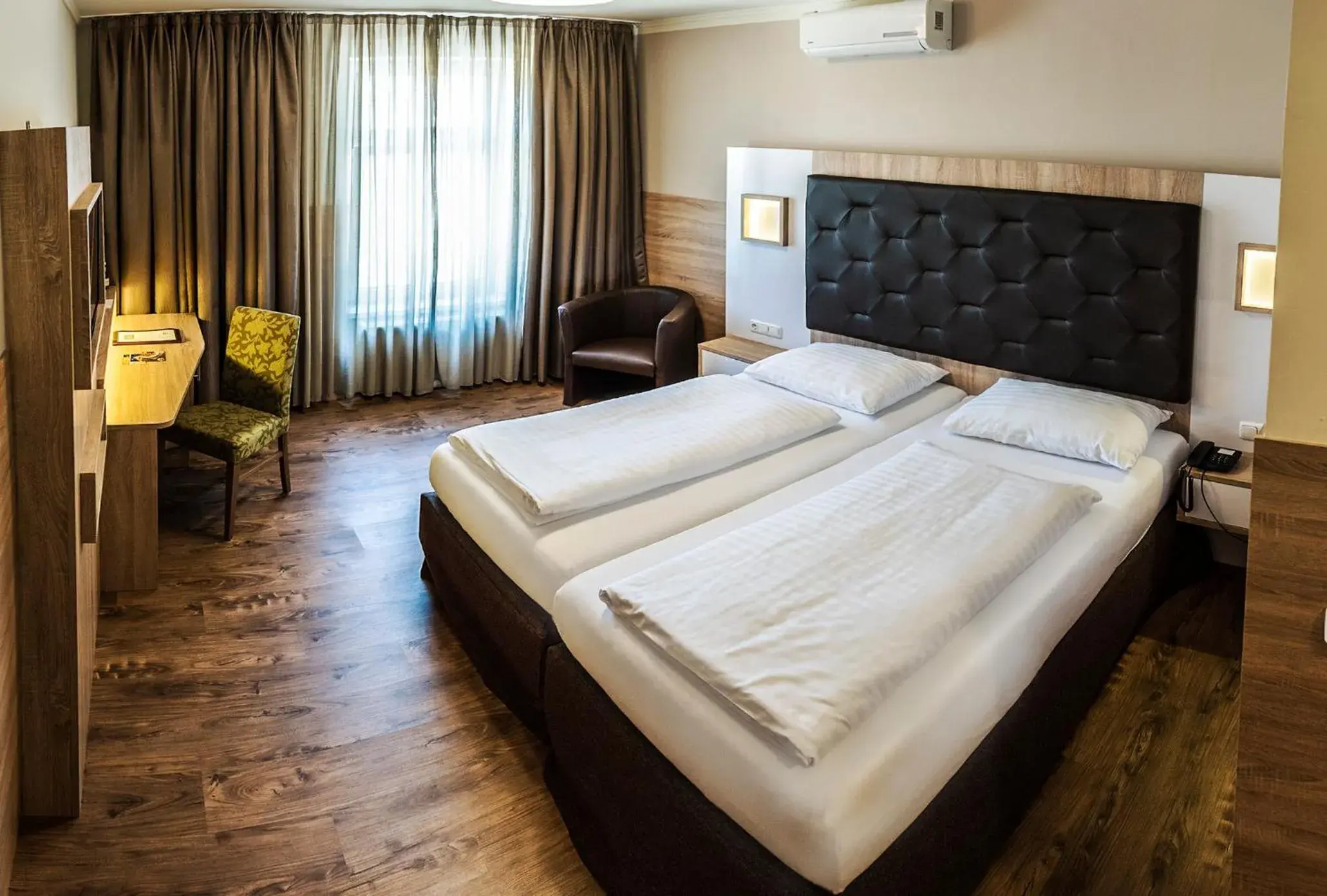 Double Room (1 Adult) in Theater Hotel Salzburg Double Room (1 Adult) in Theater Hotel Salzburg