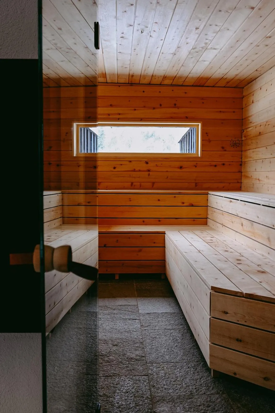 Sauna, Bed in SEEBICHL haus am see Designhotel Kitzbühel