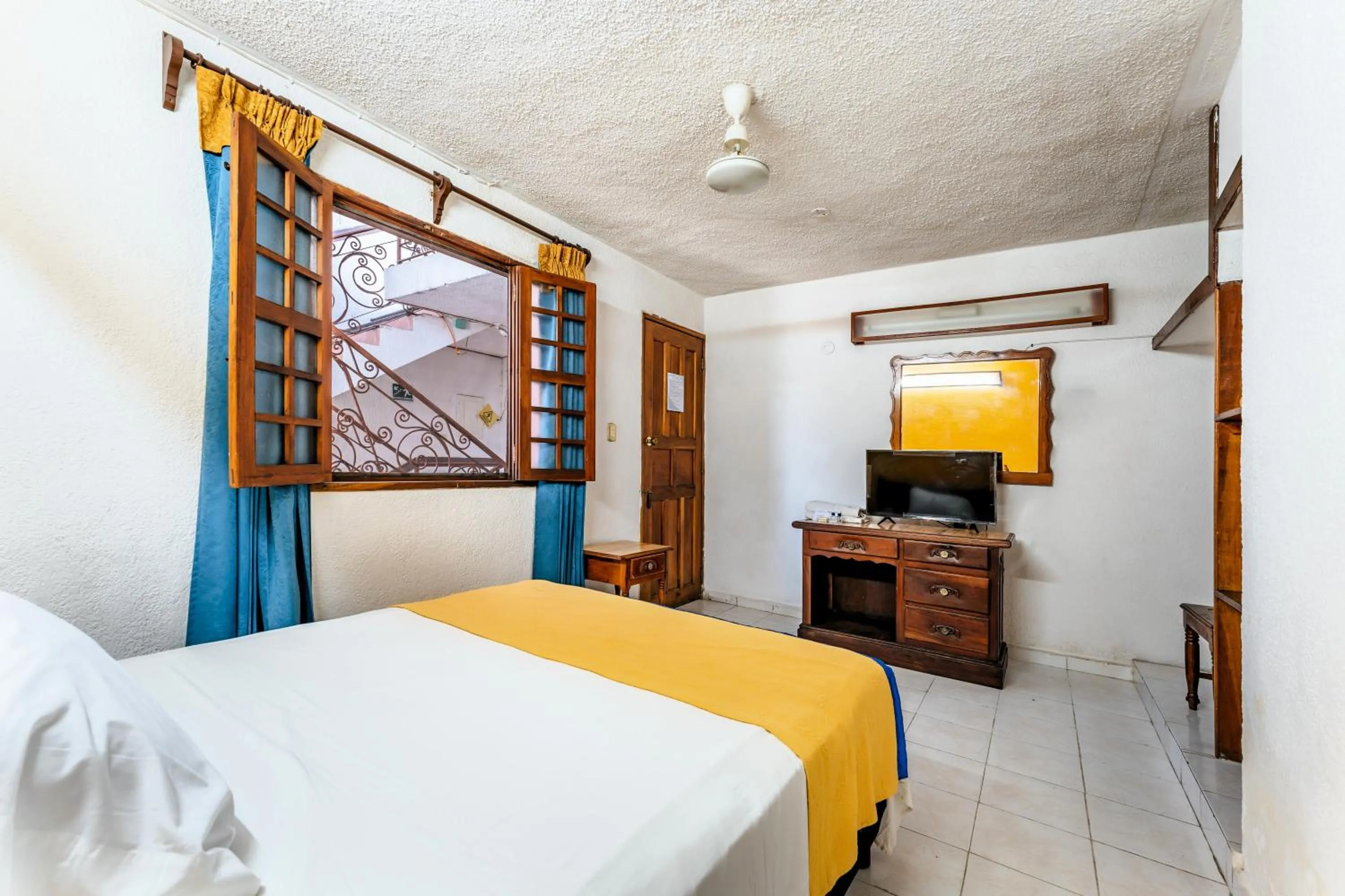 Photo of the whole room, Bed in Hotel Santa Lucía