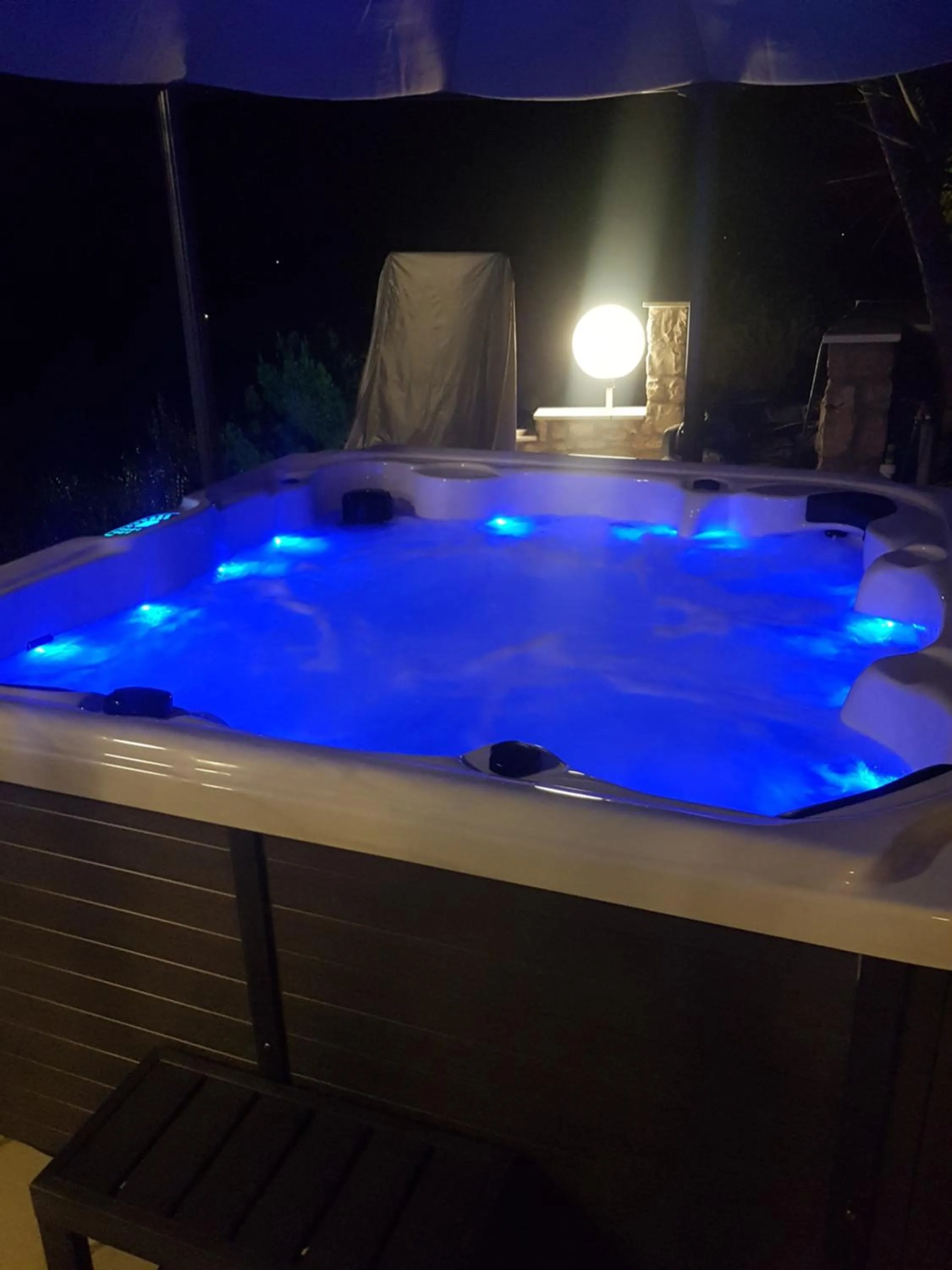 Hot Tub in Apartments Villa Sonia & Teo Hvar