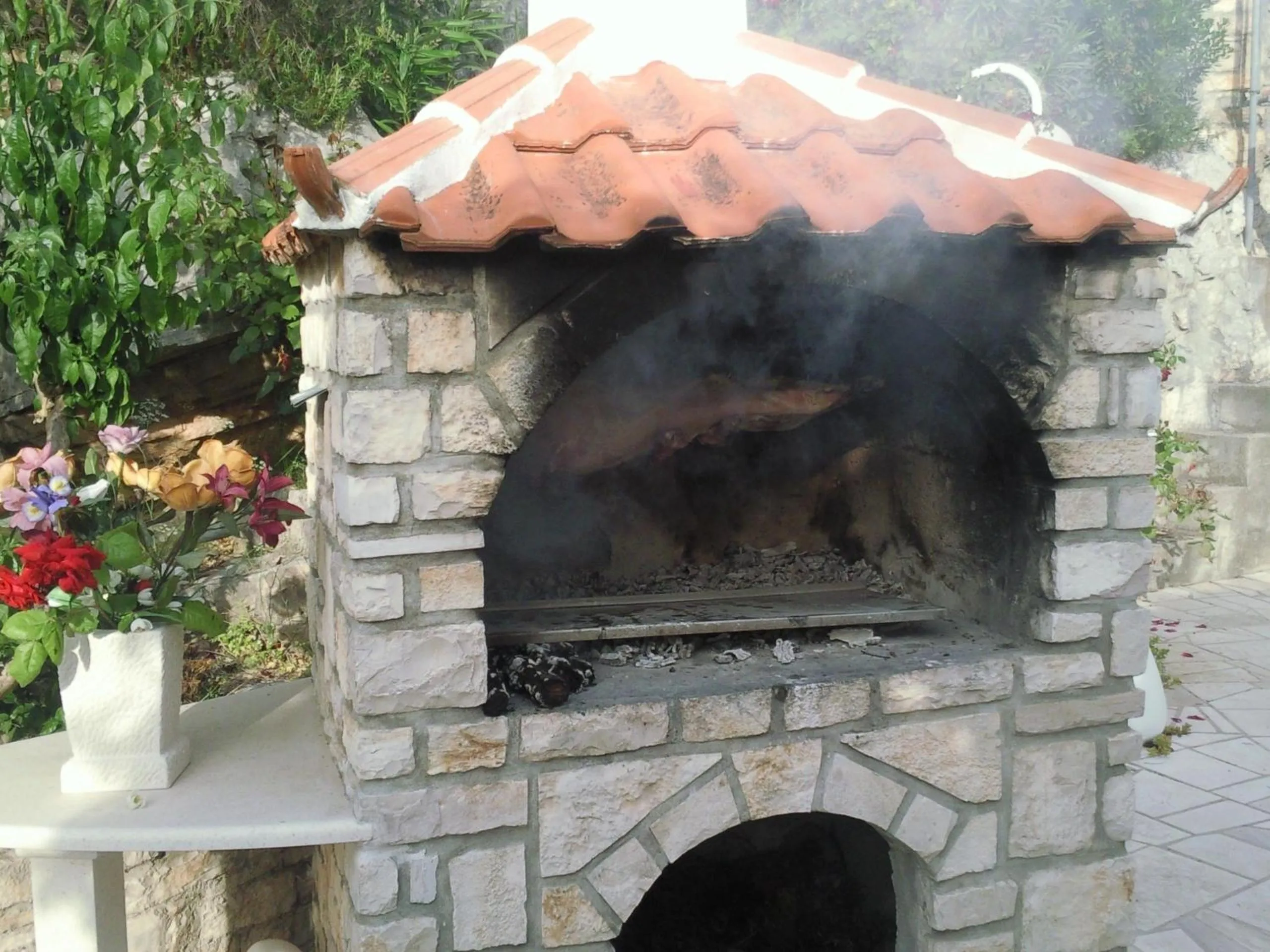 BBQ facilities in Apartments Villa Sonia & Teo Hvar