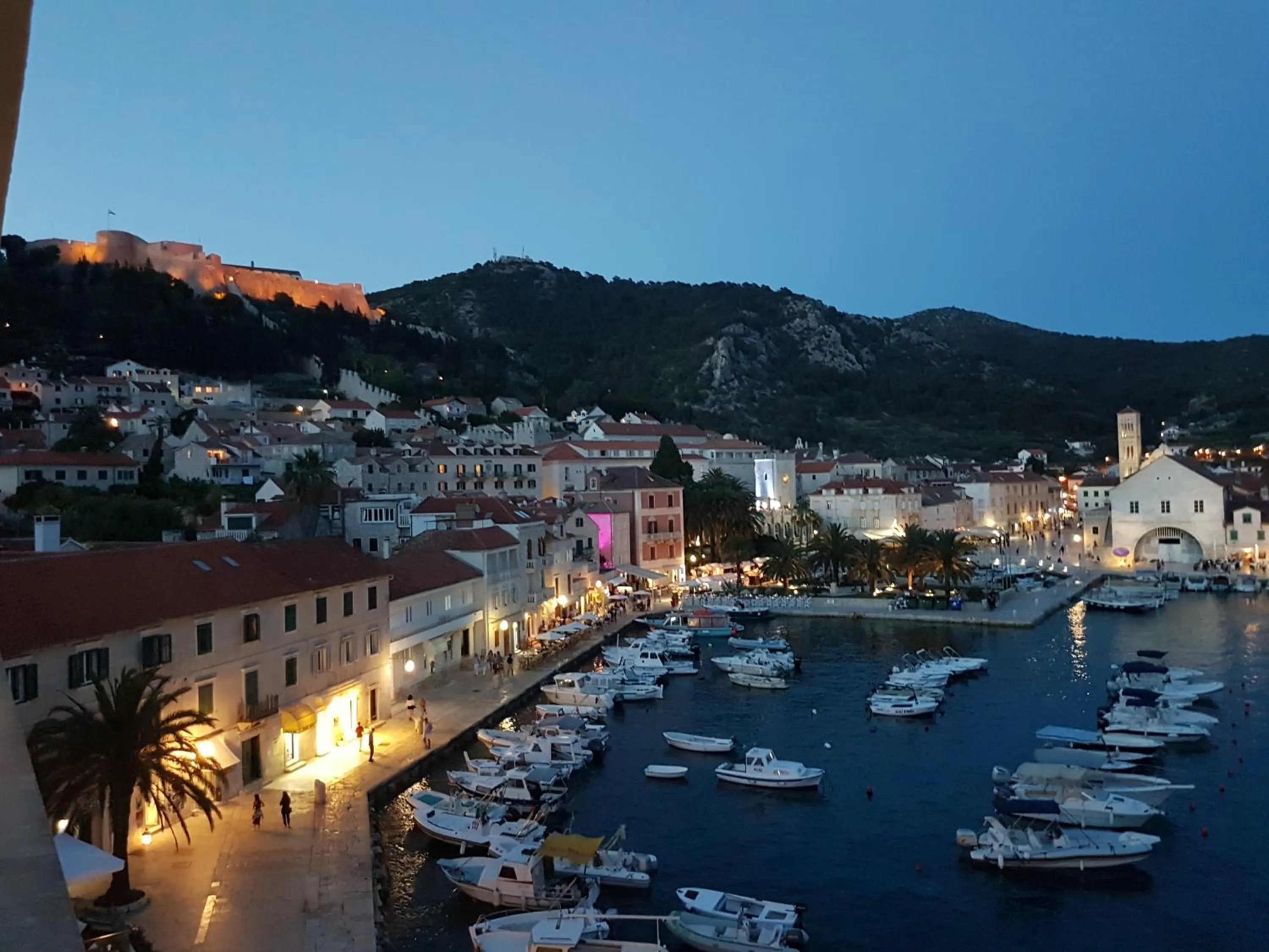 Restaurant/places to eat in Apartments Villa Sonia & Teo Hvar