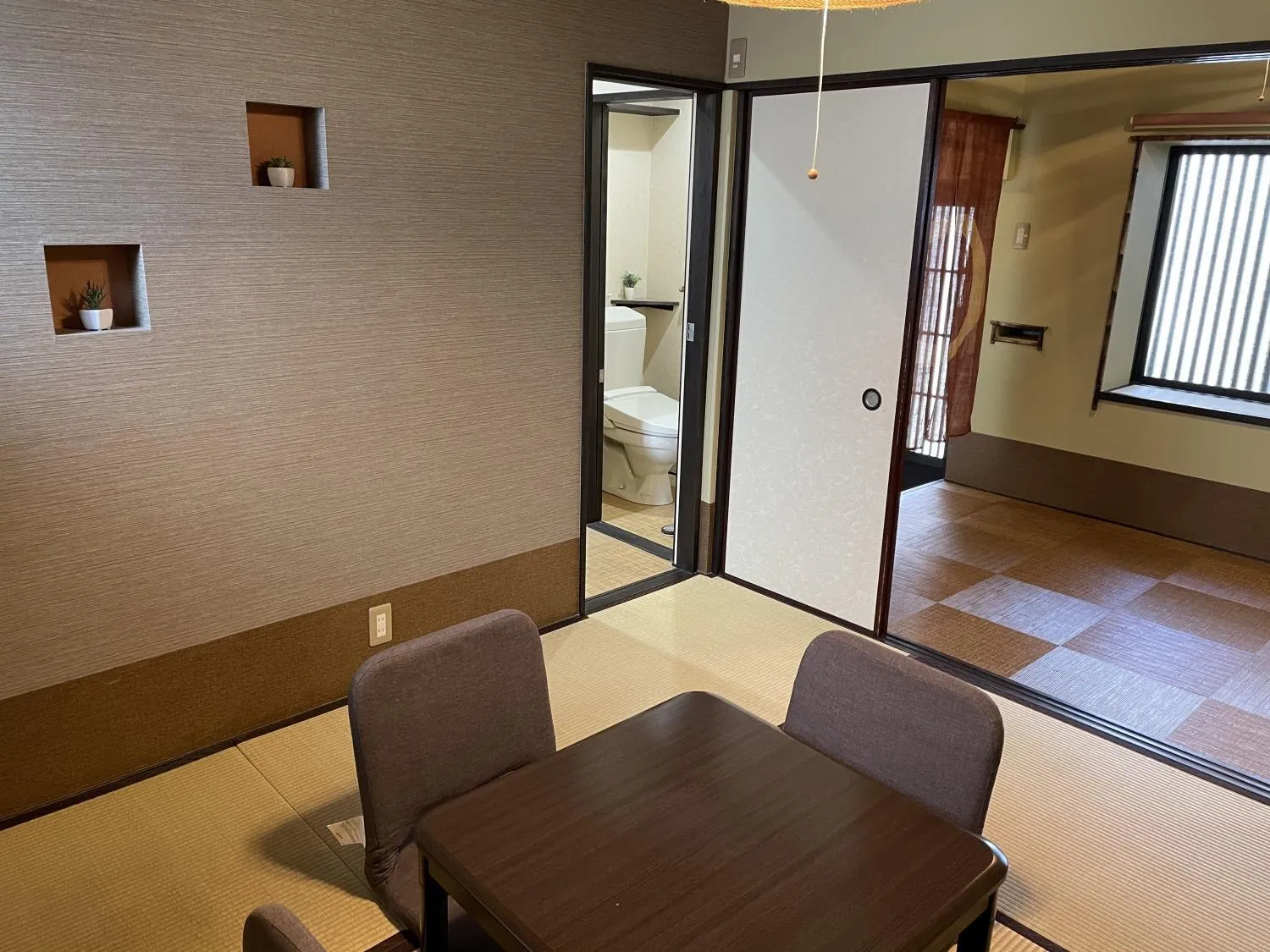 Seating area in 三十三間堂近くのカノンハウス Kanon House