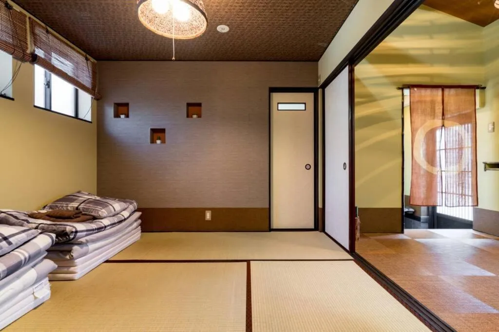 Bedroom, Bed in 三十三間堂近くのカノンハウス Kanon House