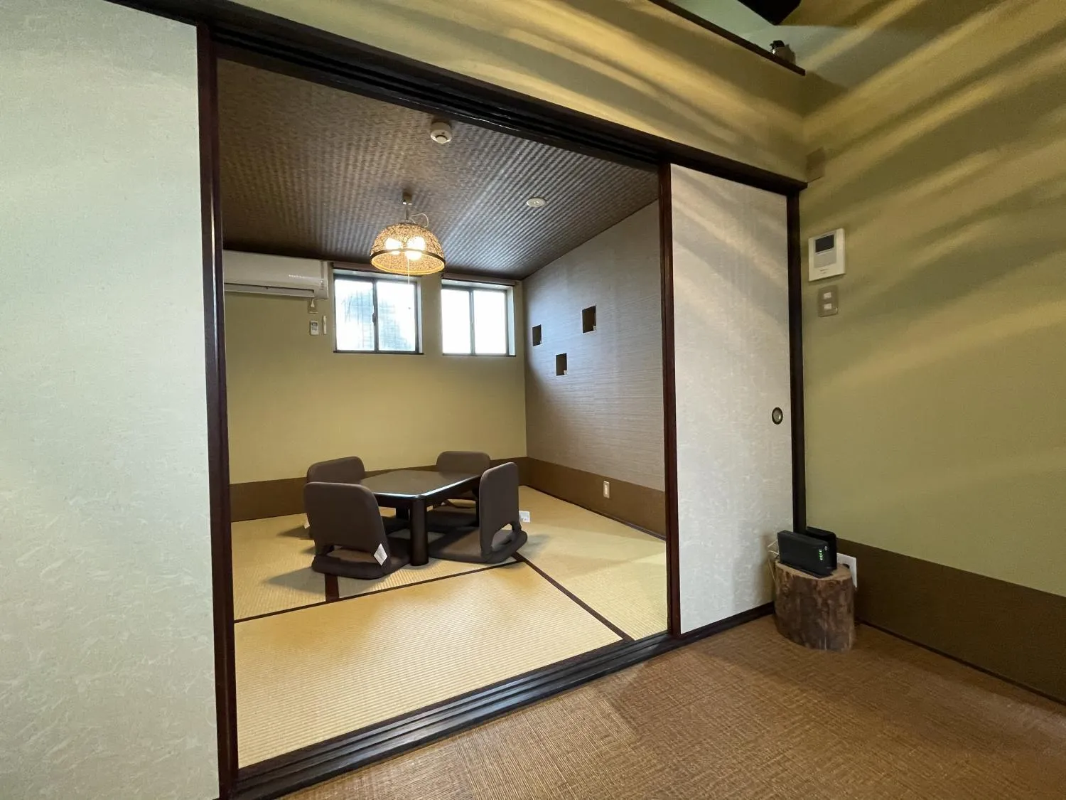 Seating area in 三十三間堂近くのカノンハウス Kanon House