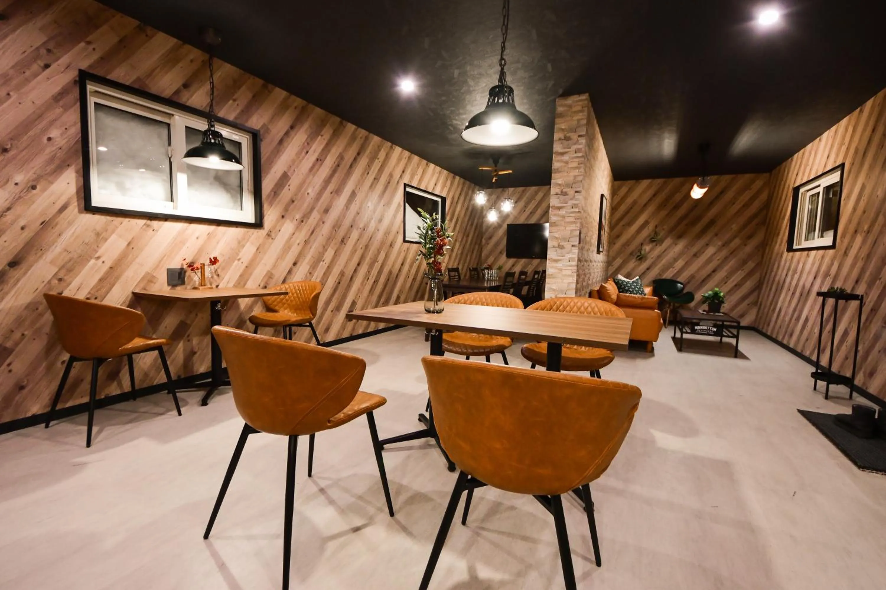 Communal lounge/ TV room in Rusutsu Grand Cabin