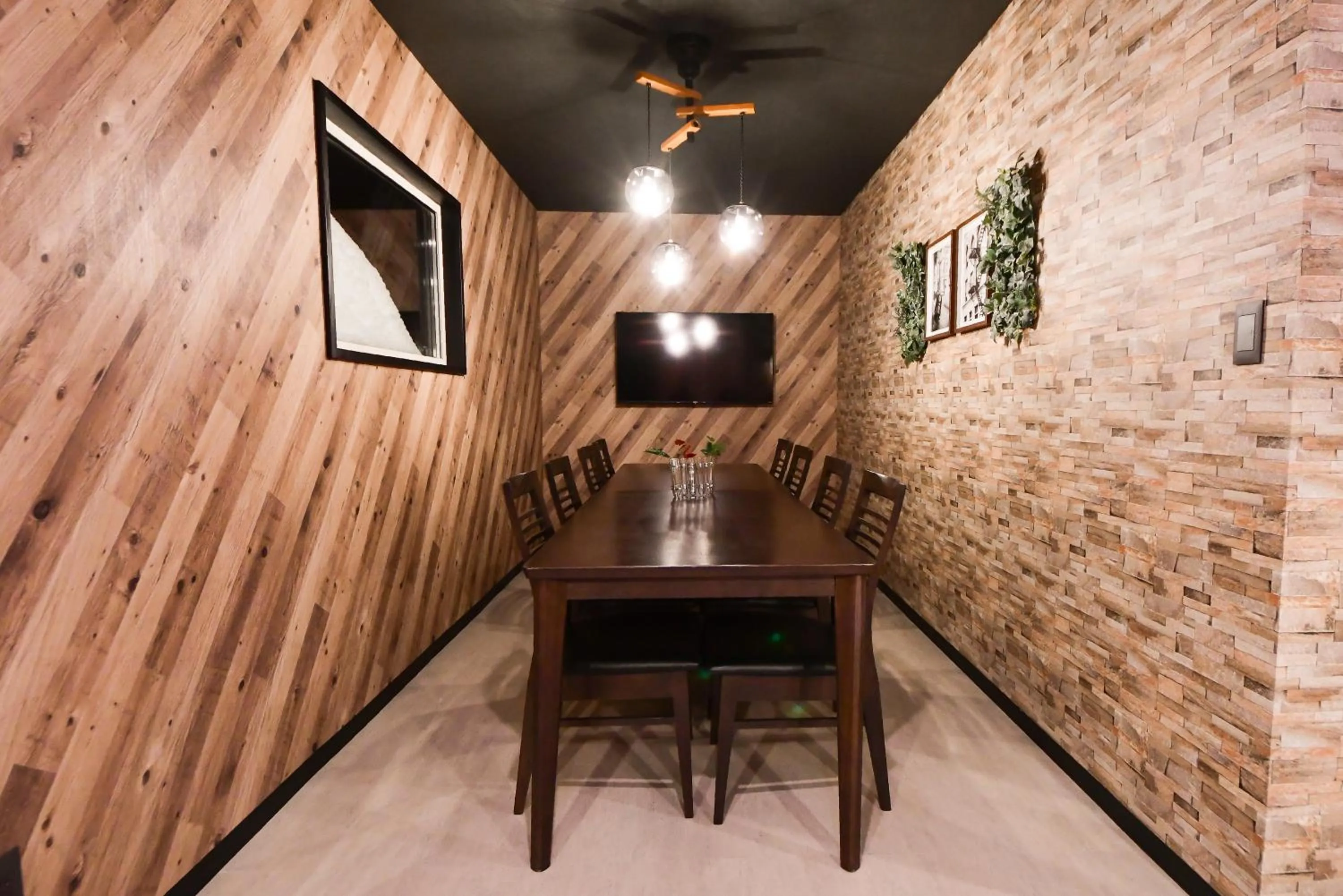 Communal lounge/ TV room in Rusutsu Grand Cabin