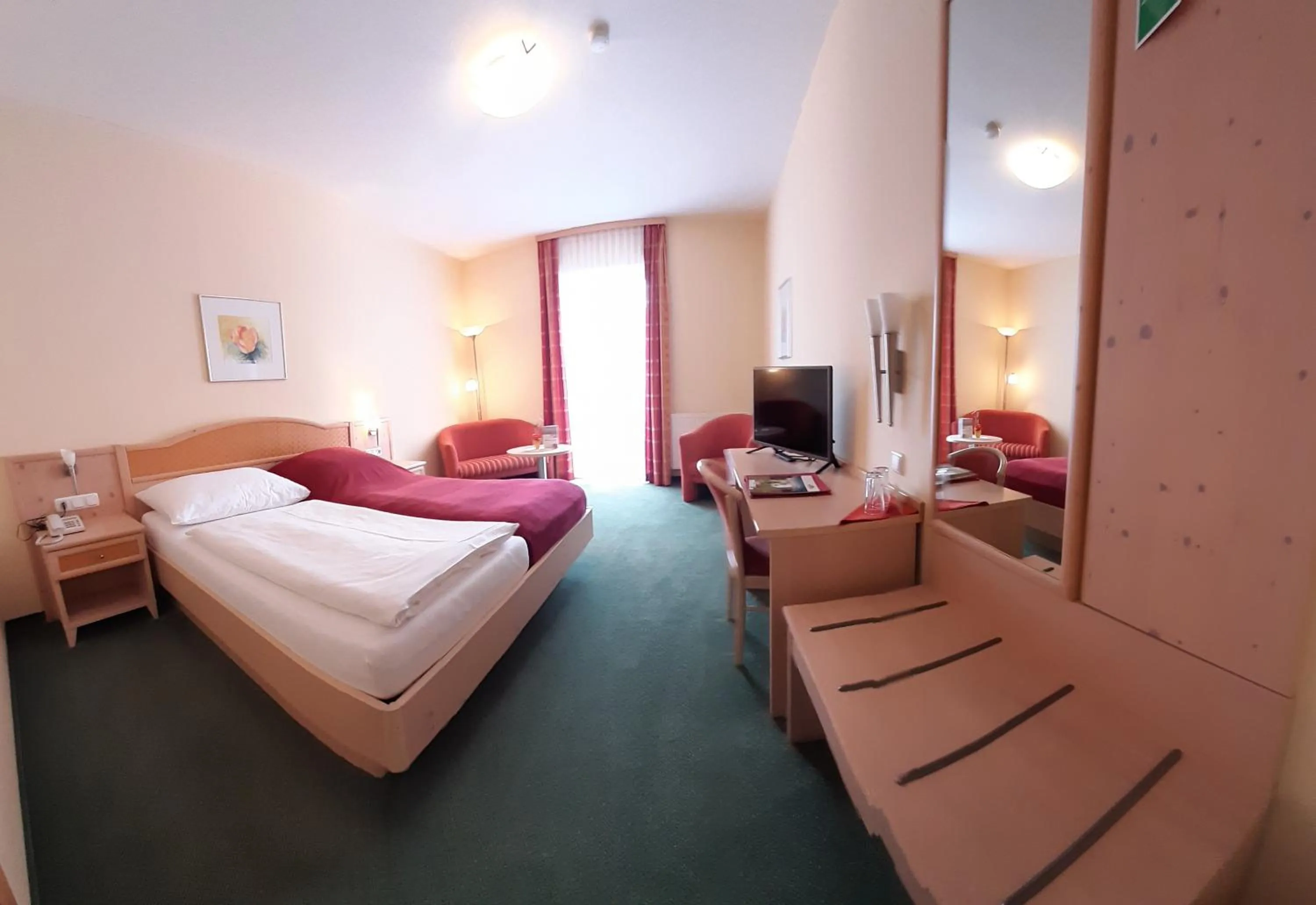 Photo of the whole room, Bed in Landhotel-Restaurant Willingshofer