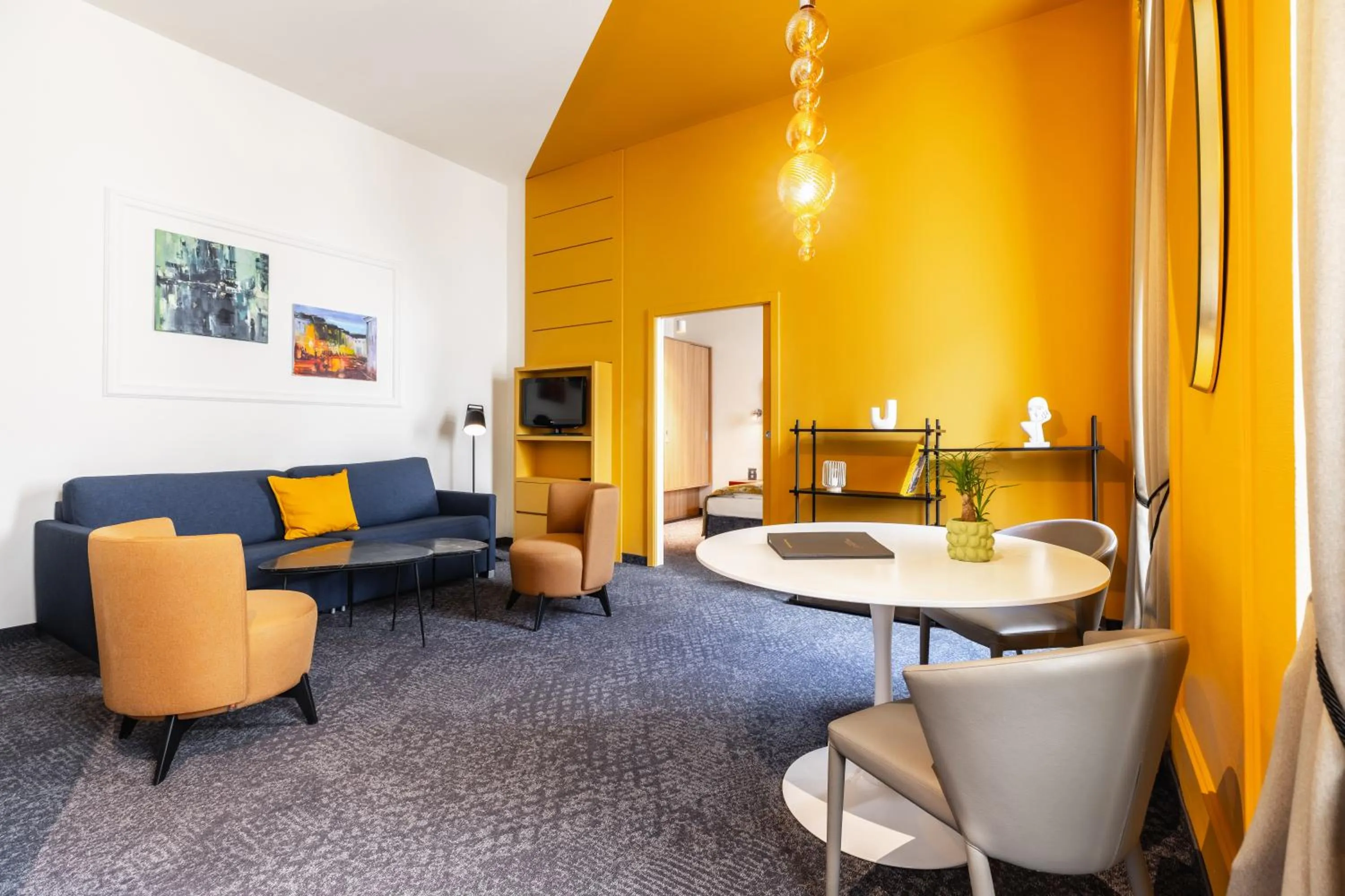 Living room in HiLight Suites Hotel