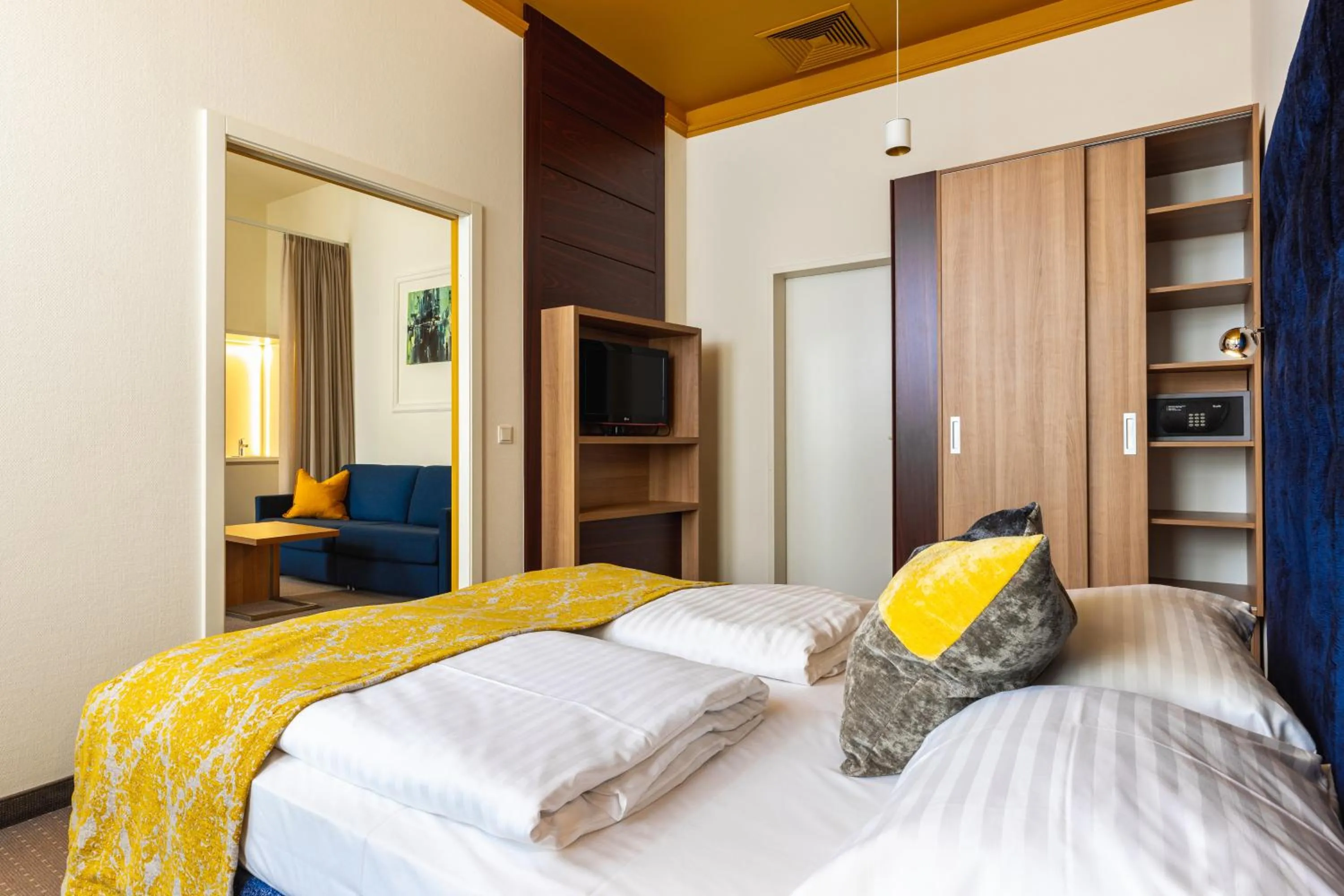 Bedroom, Bed in HiLight Suites Hotel