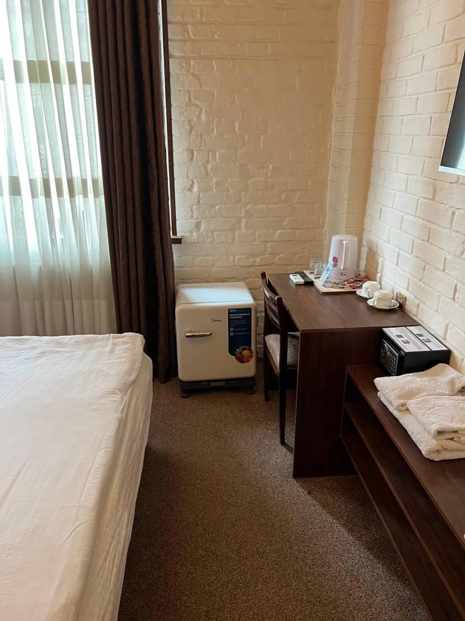 Property building, Bed in Usman