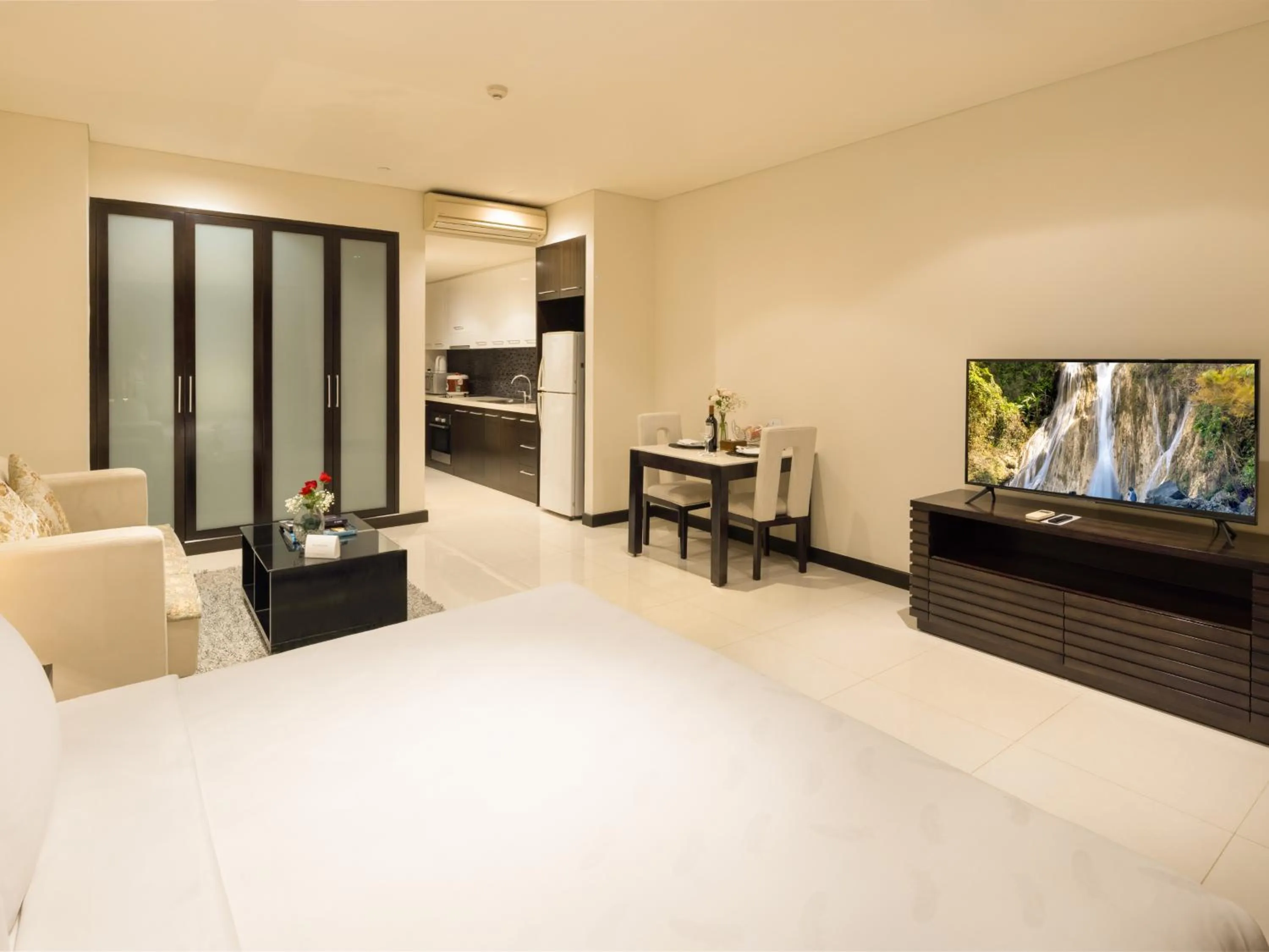 Communal lounge/ TV room, Bed in The Costa Nha Trang Residences