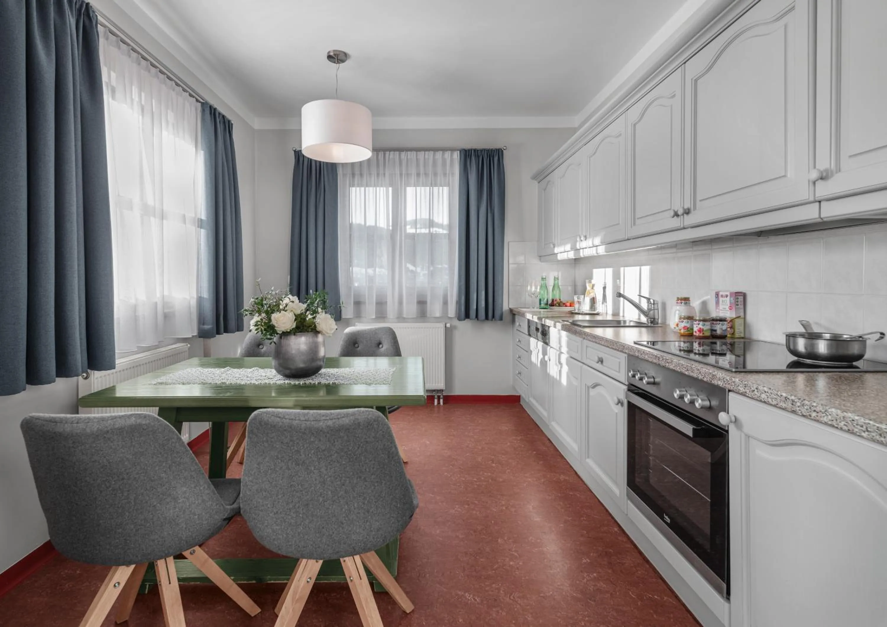 Kitchen or kitchenette in Lisi Family Hotel