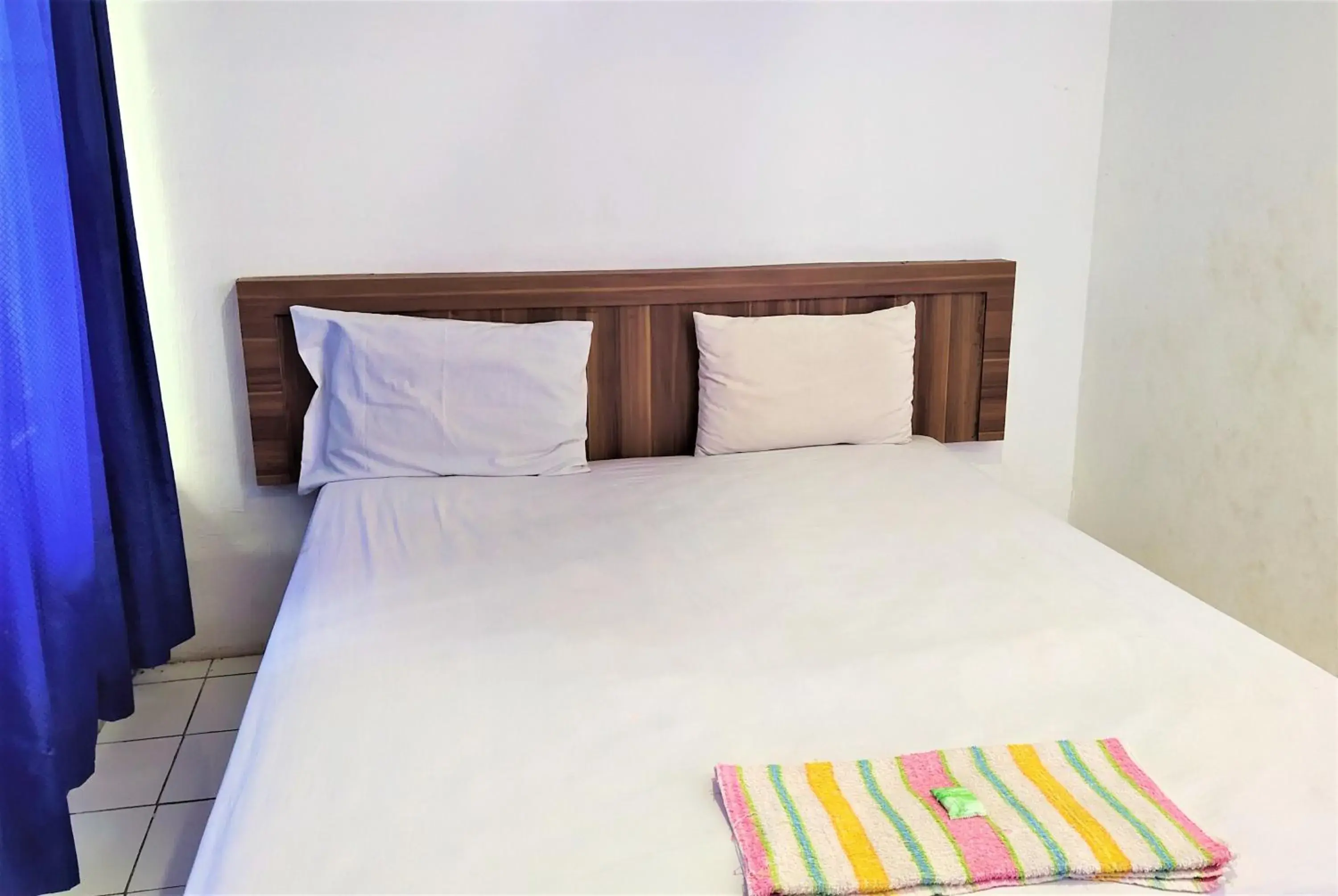 Standard Double Room with Fan in De' Premium Hotel Musi Raya Standard Double Room with Fan in De' Premium Hotel Musi Raya