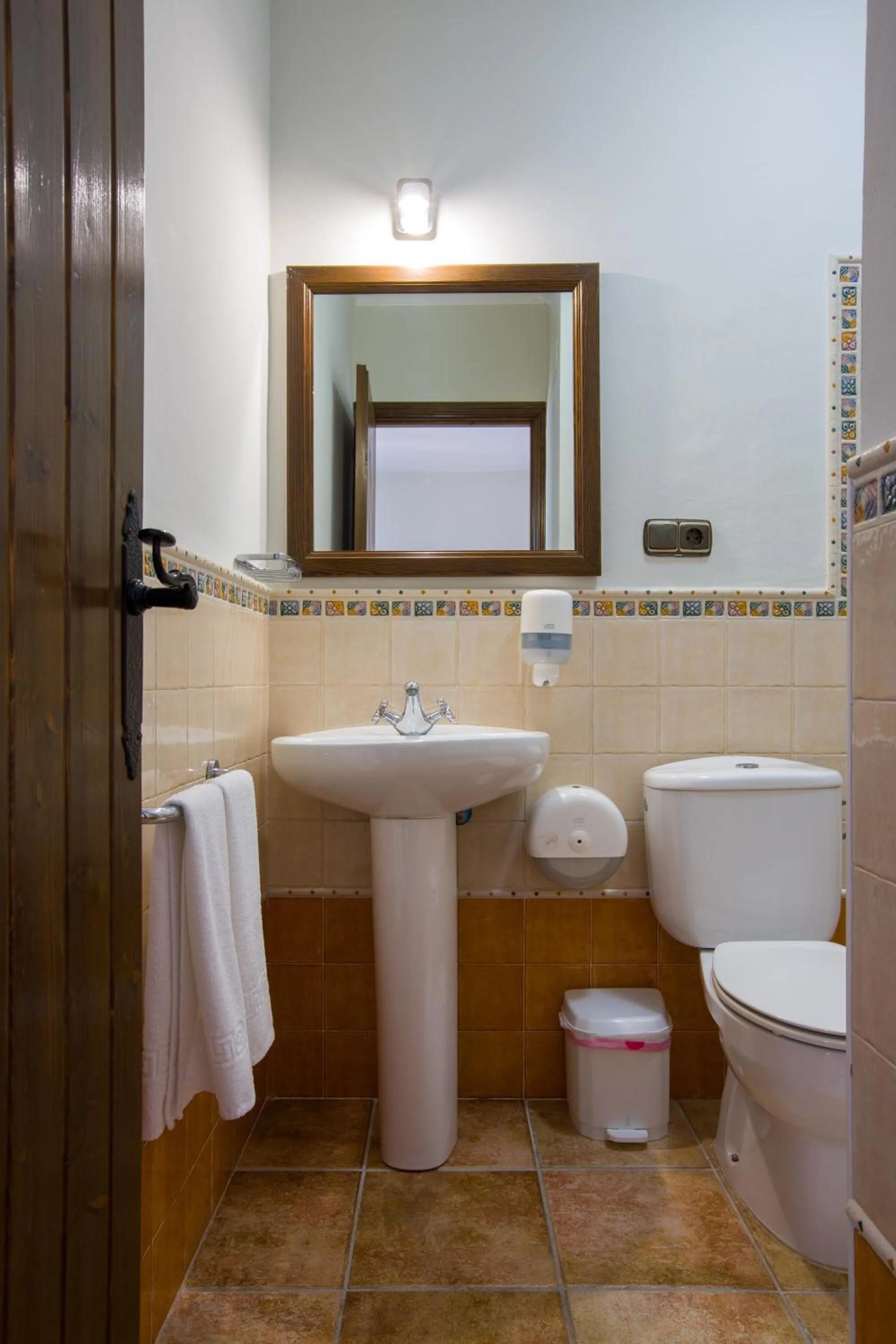 Bathroom in Hostal Don Joaquín Alora