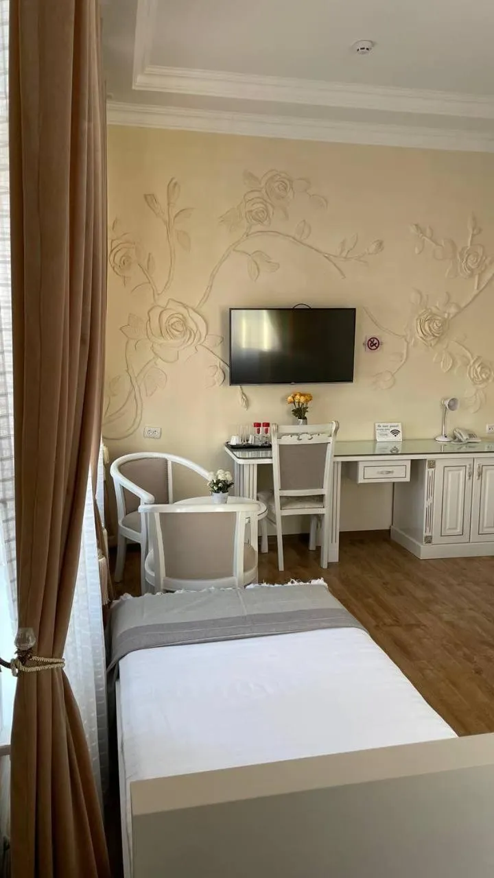 Bed in IZUMRUD PALACE