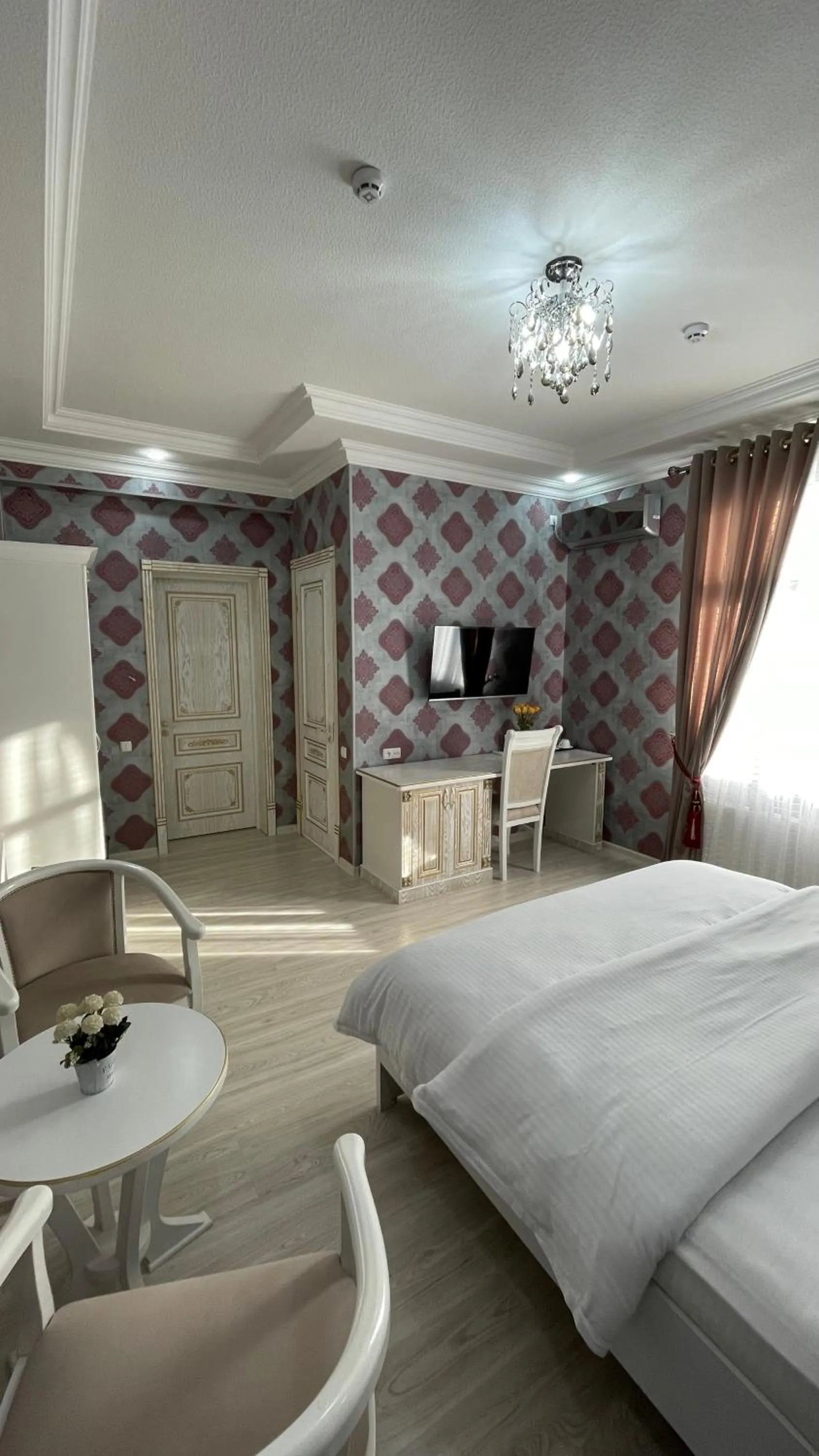 Photo of the whole room, Bed in IZUMRUD PALACE