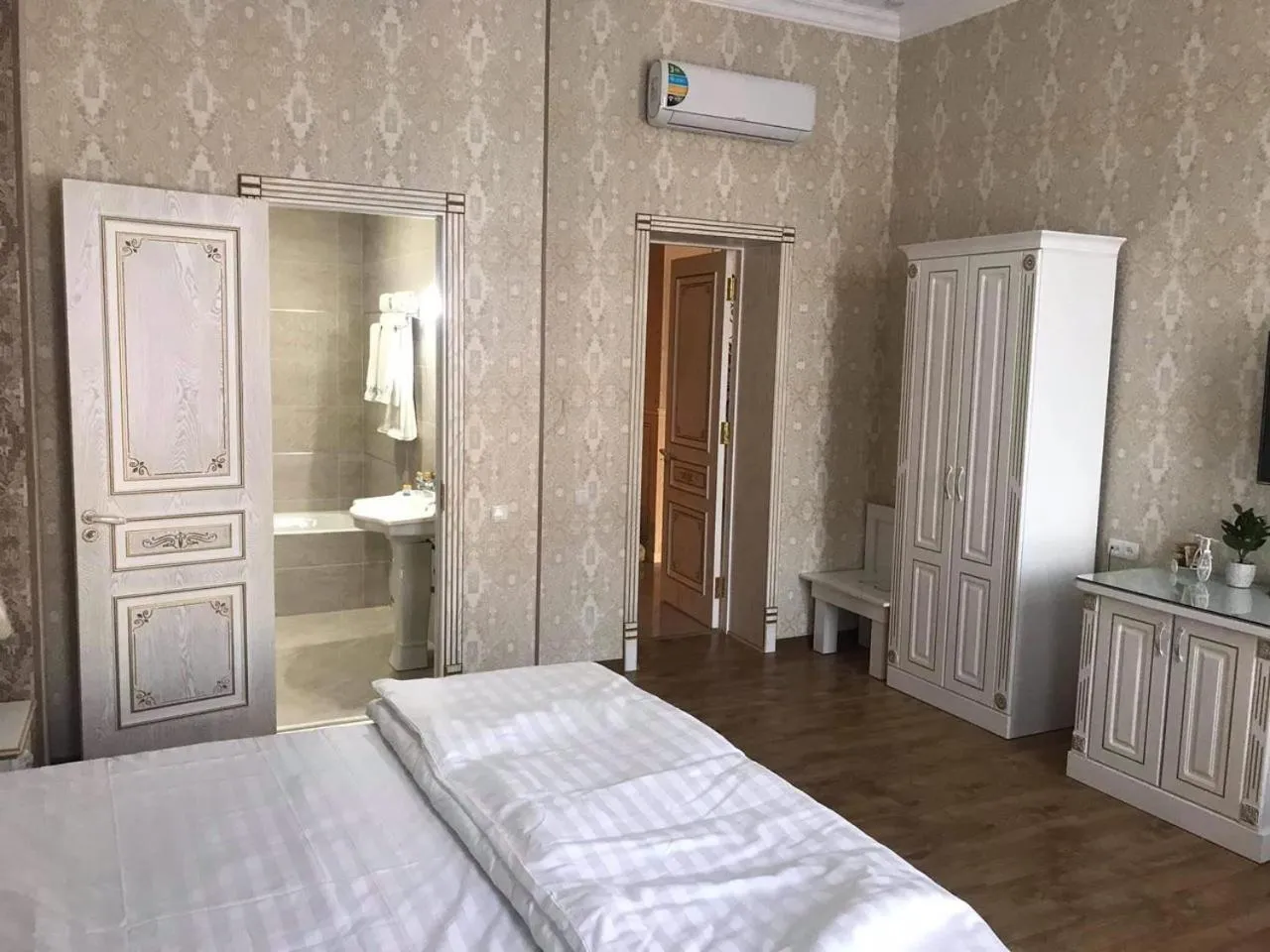 Bed in IZUMRUD PALACE