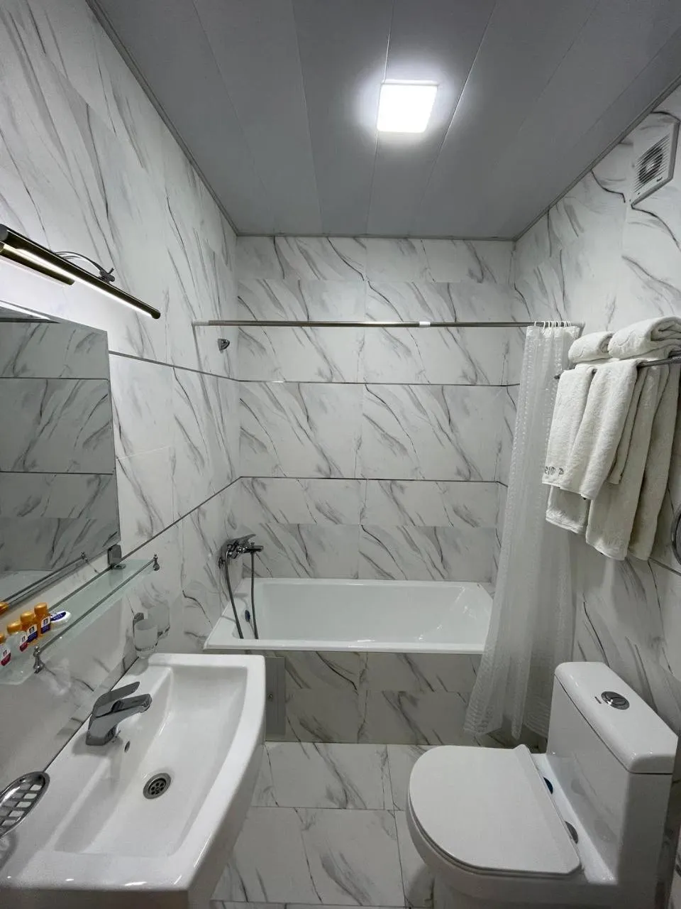 Shower in IZUMRUD PALACE