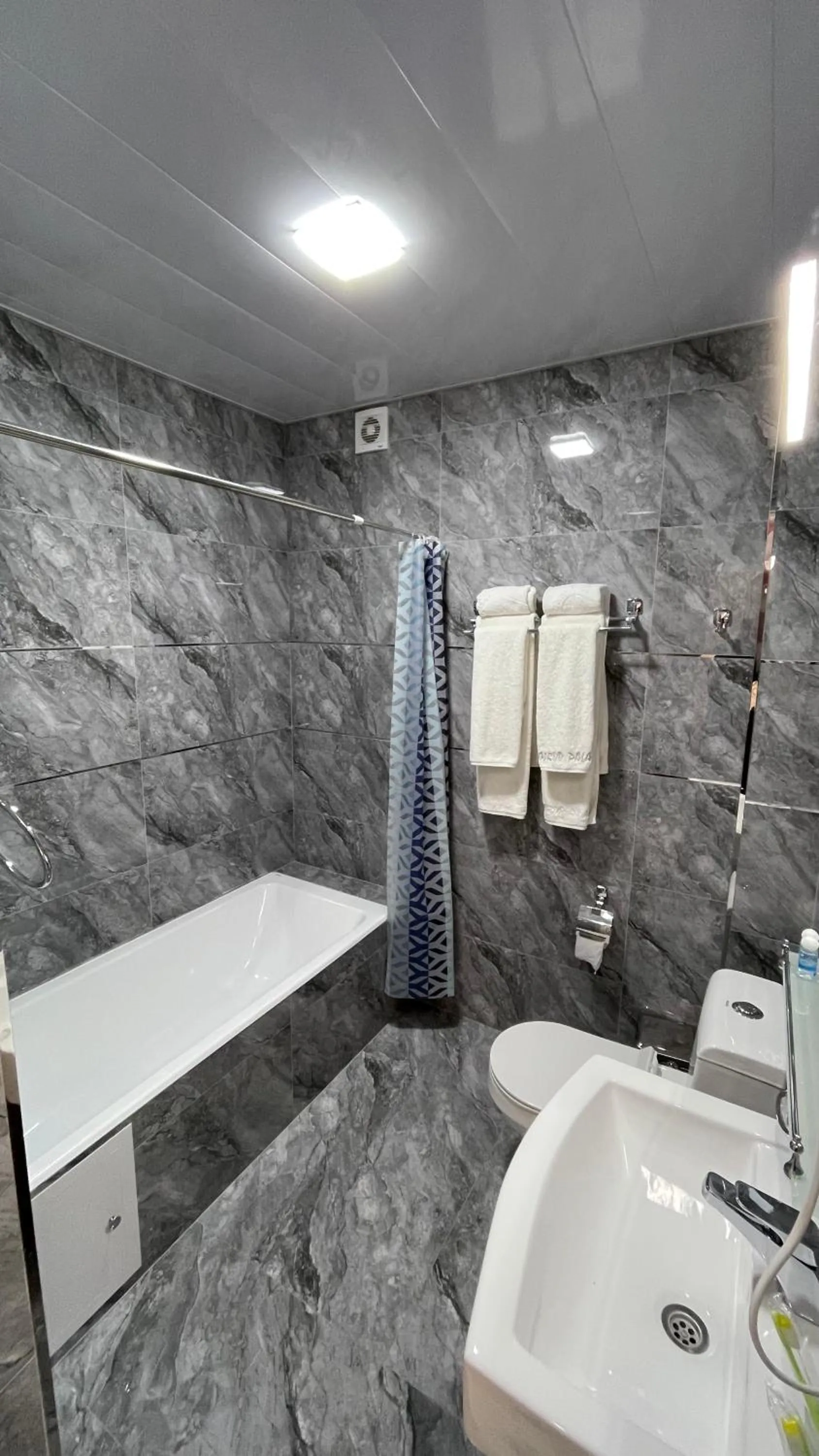 Shower in IZUMRUD PALACE