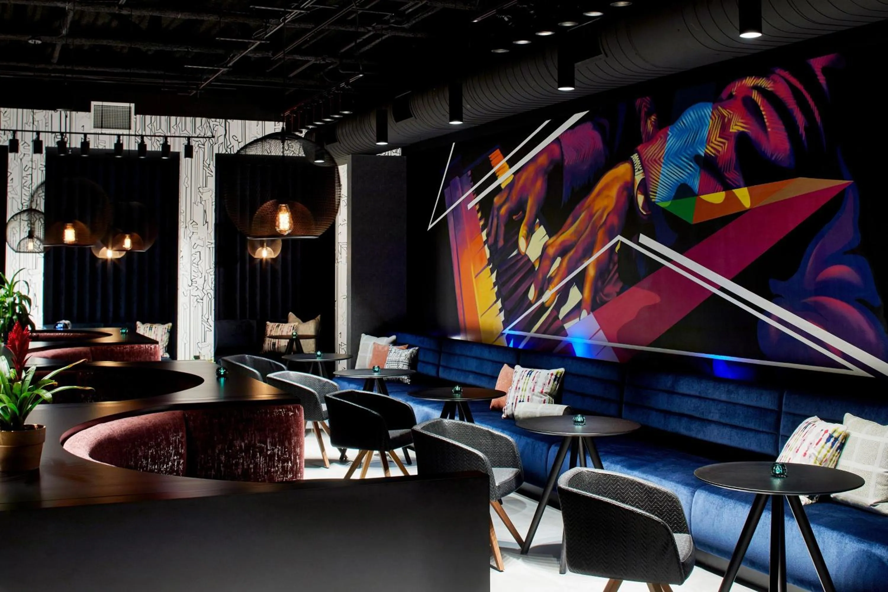 Lounge or bar in Aloft Chattanooga Hamilton Place